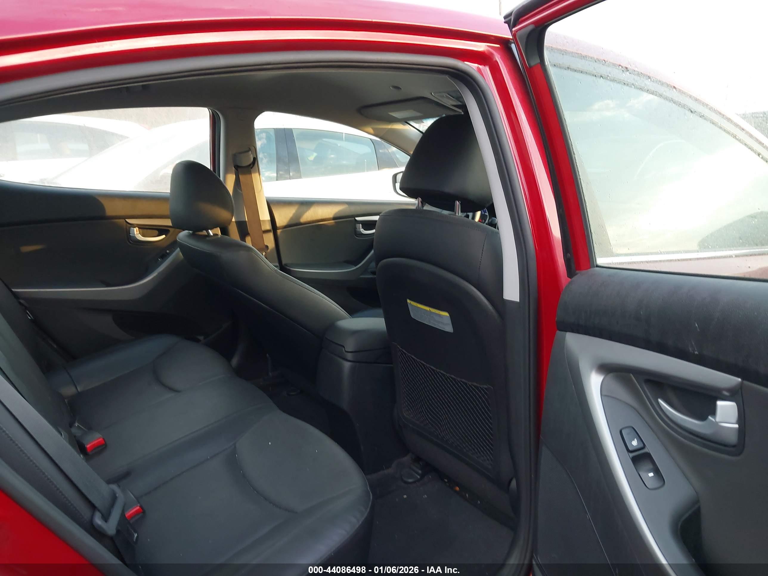 HYUNDAI ELANTRA image 8