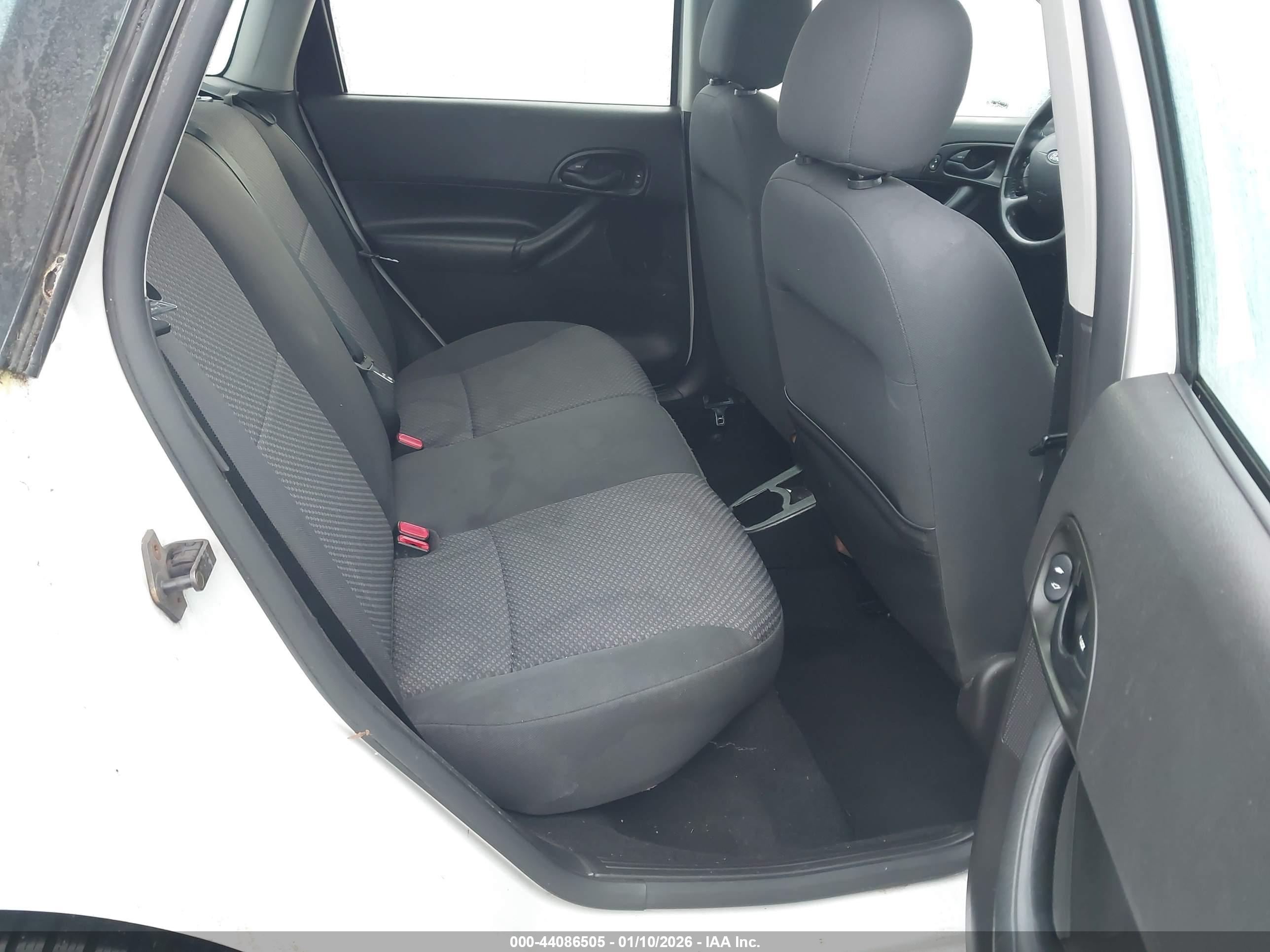 FORD FOCUS image 8