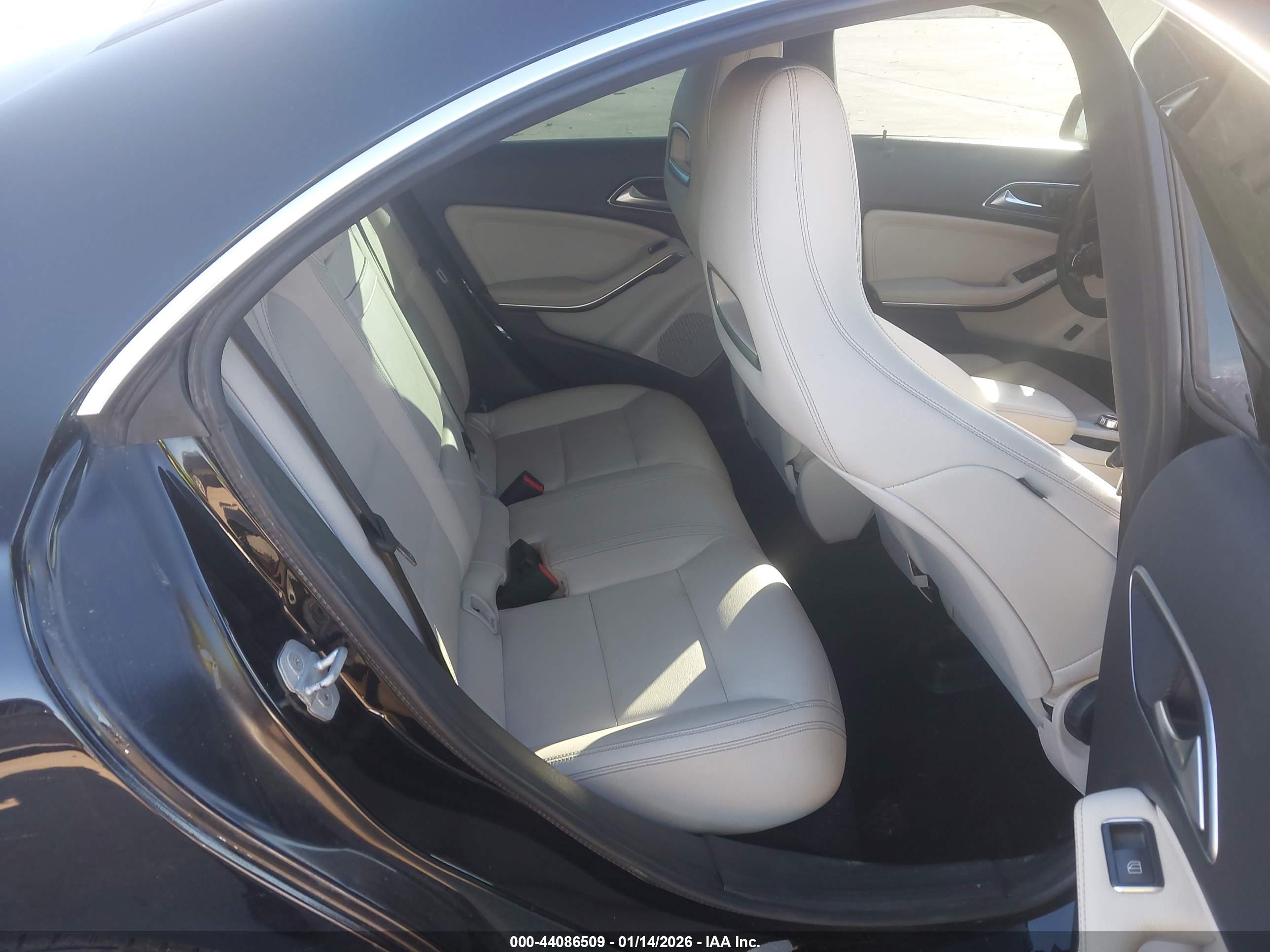MERCEDES-BENZ CLA image 8