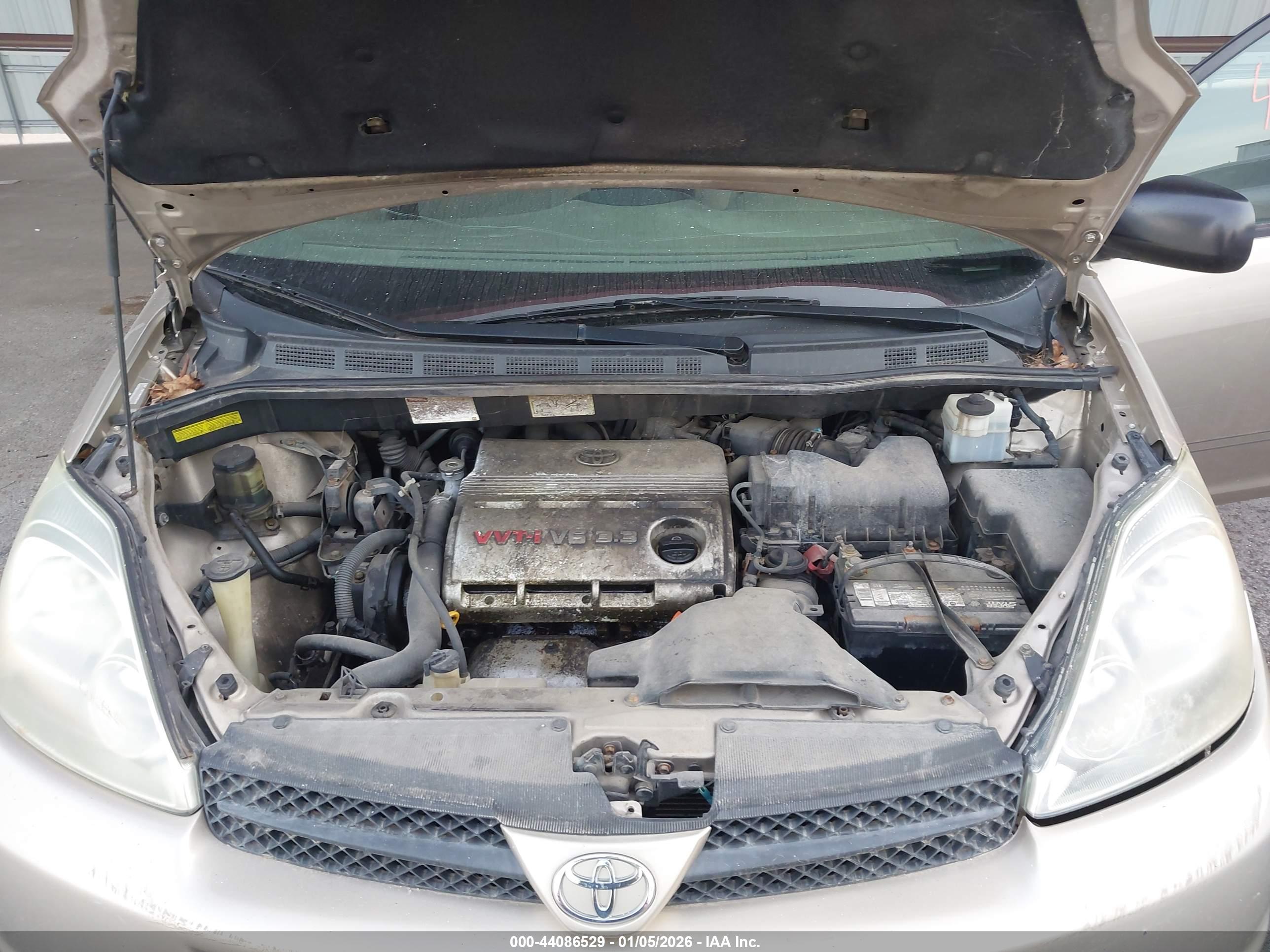 TOYOTA SIENNA image 10