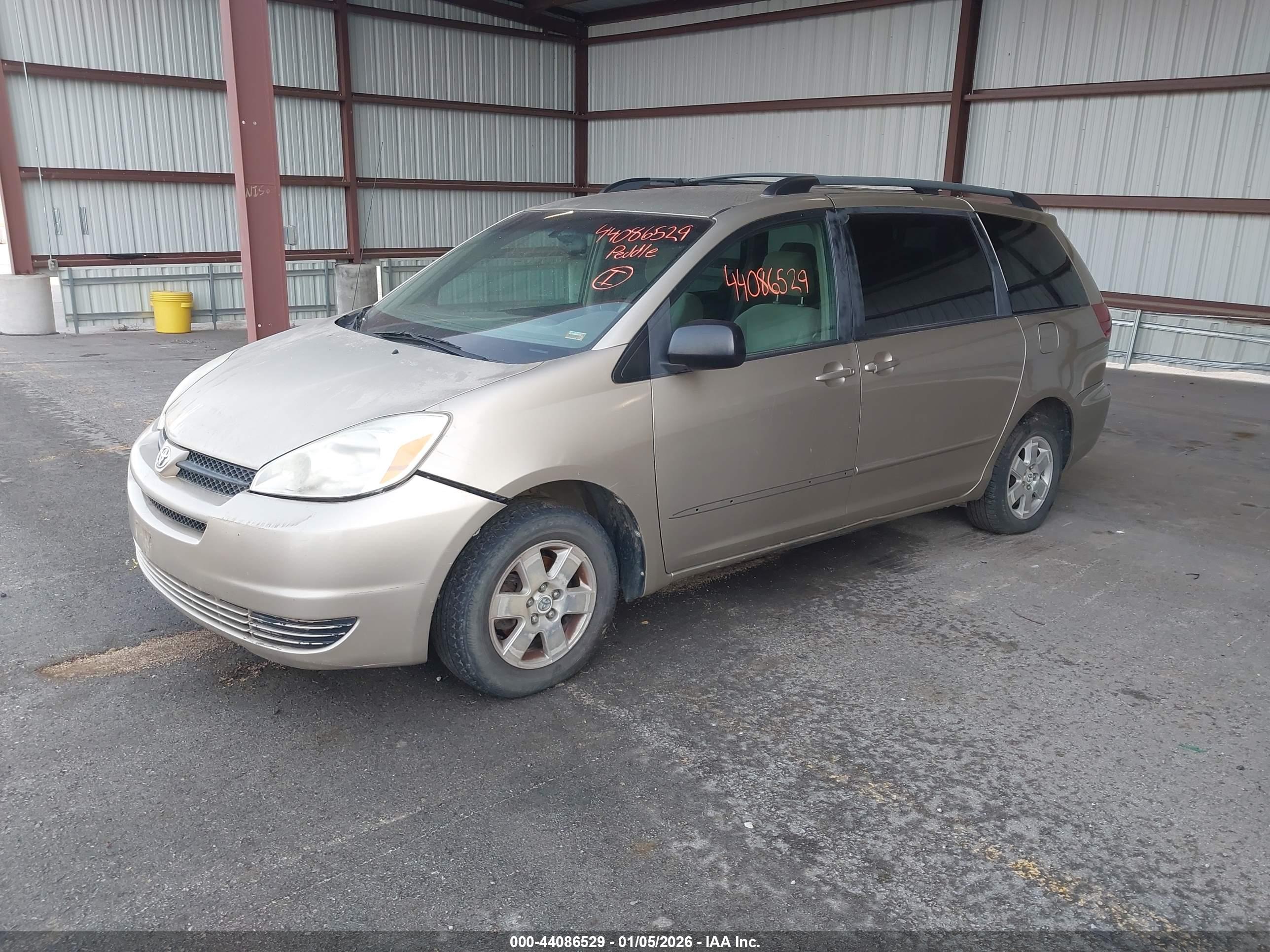 TOYOTA SIENNA image 2