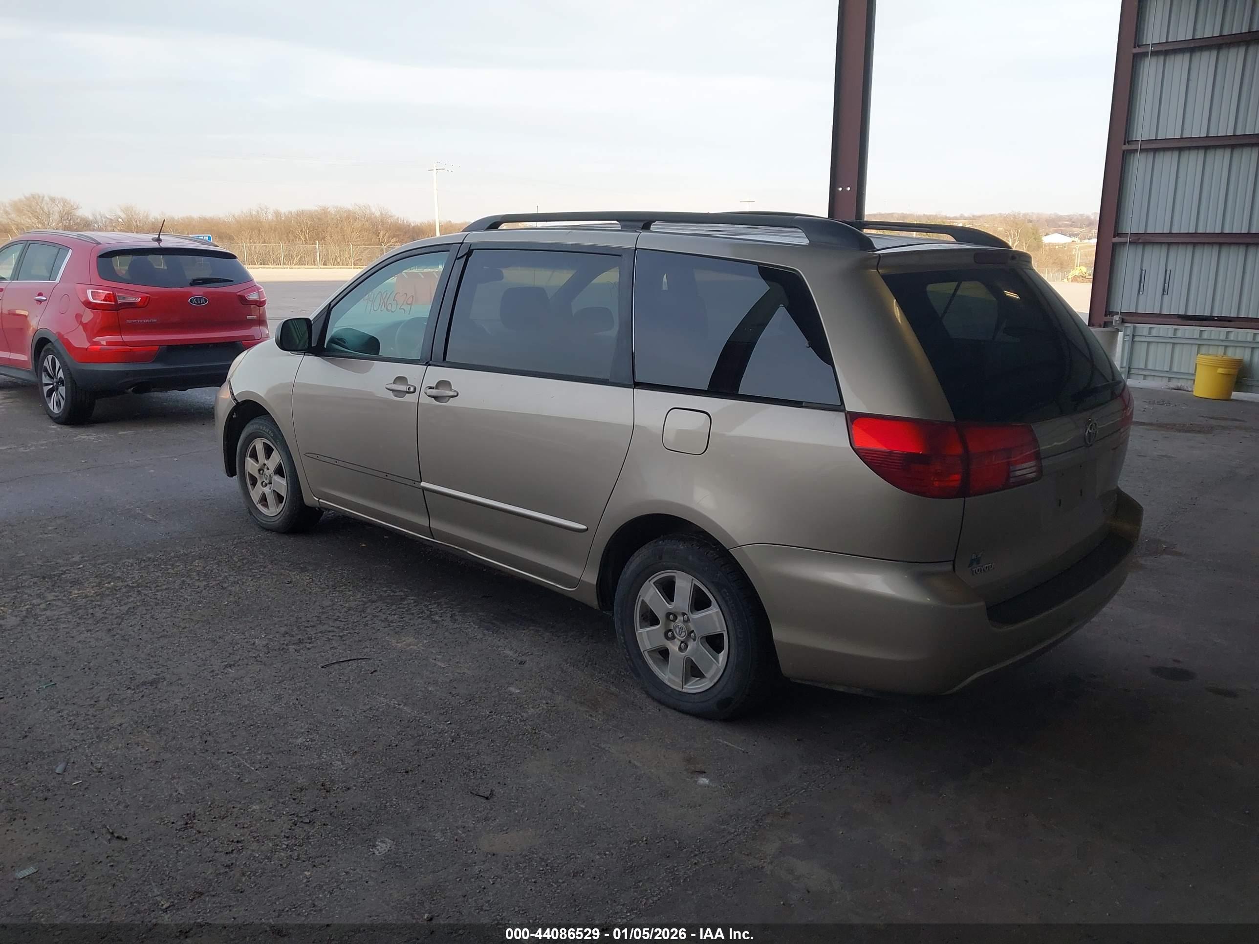 TOYOTA SIENNA image 3
