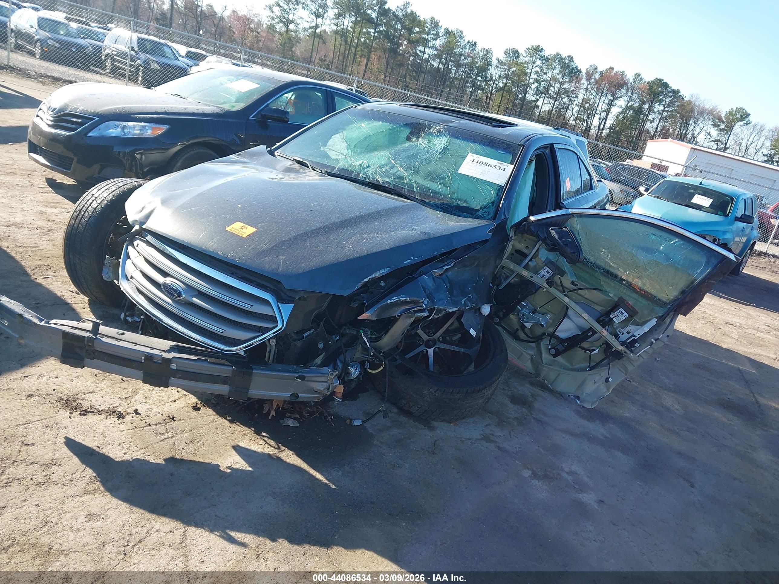FORD TAURUS image 2