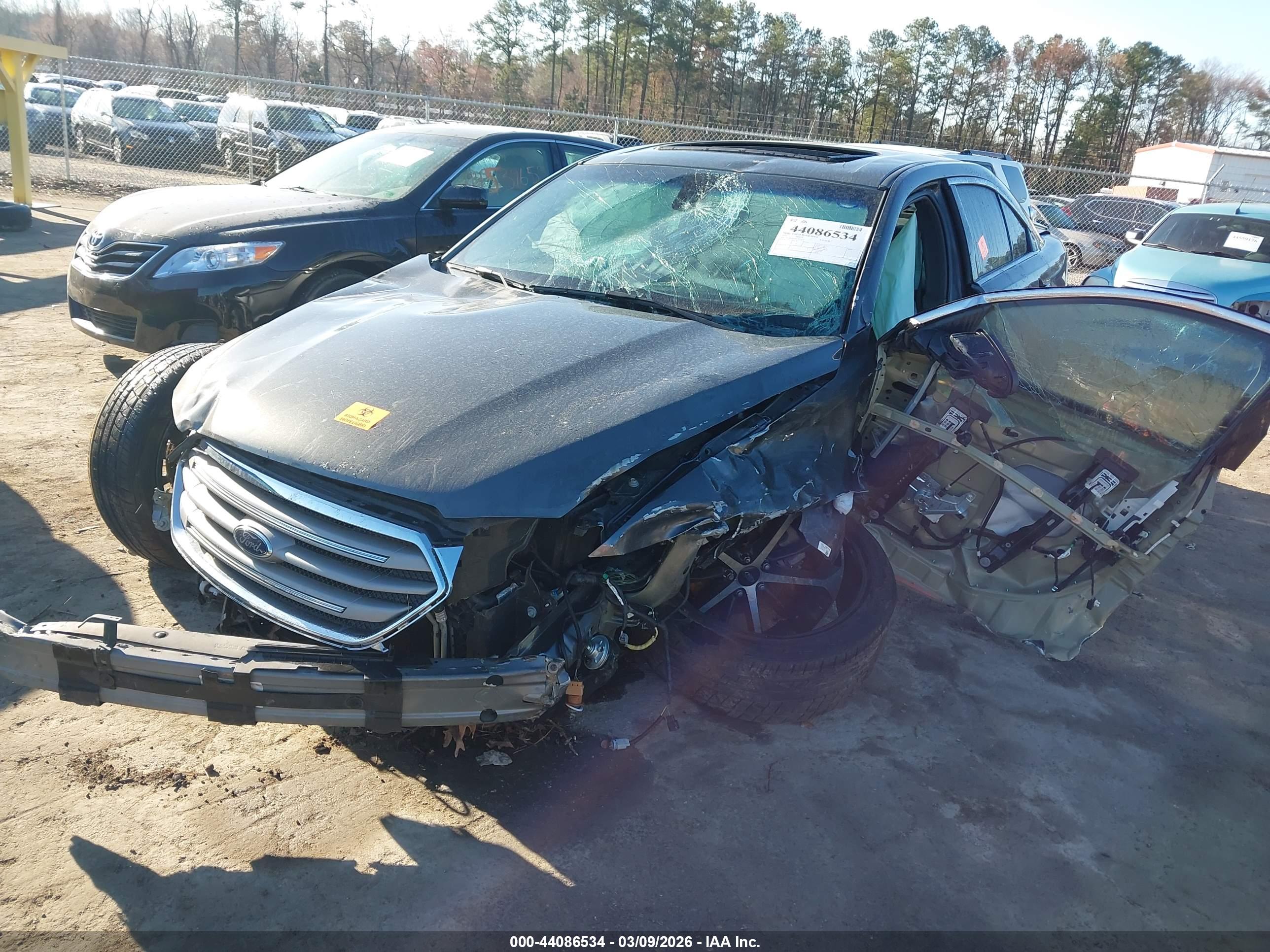 FORD TAURUS image 6