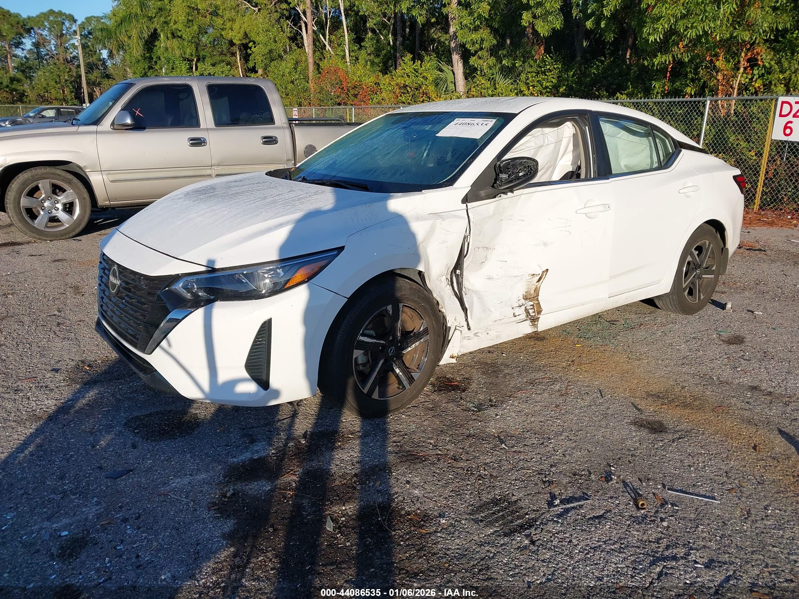 NISSAN SENTRA image 2