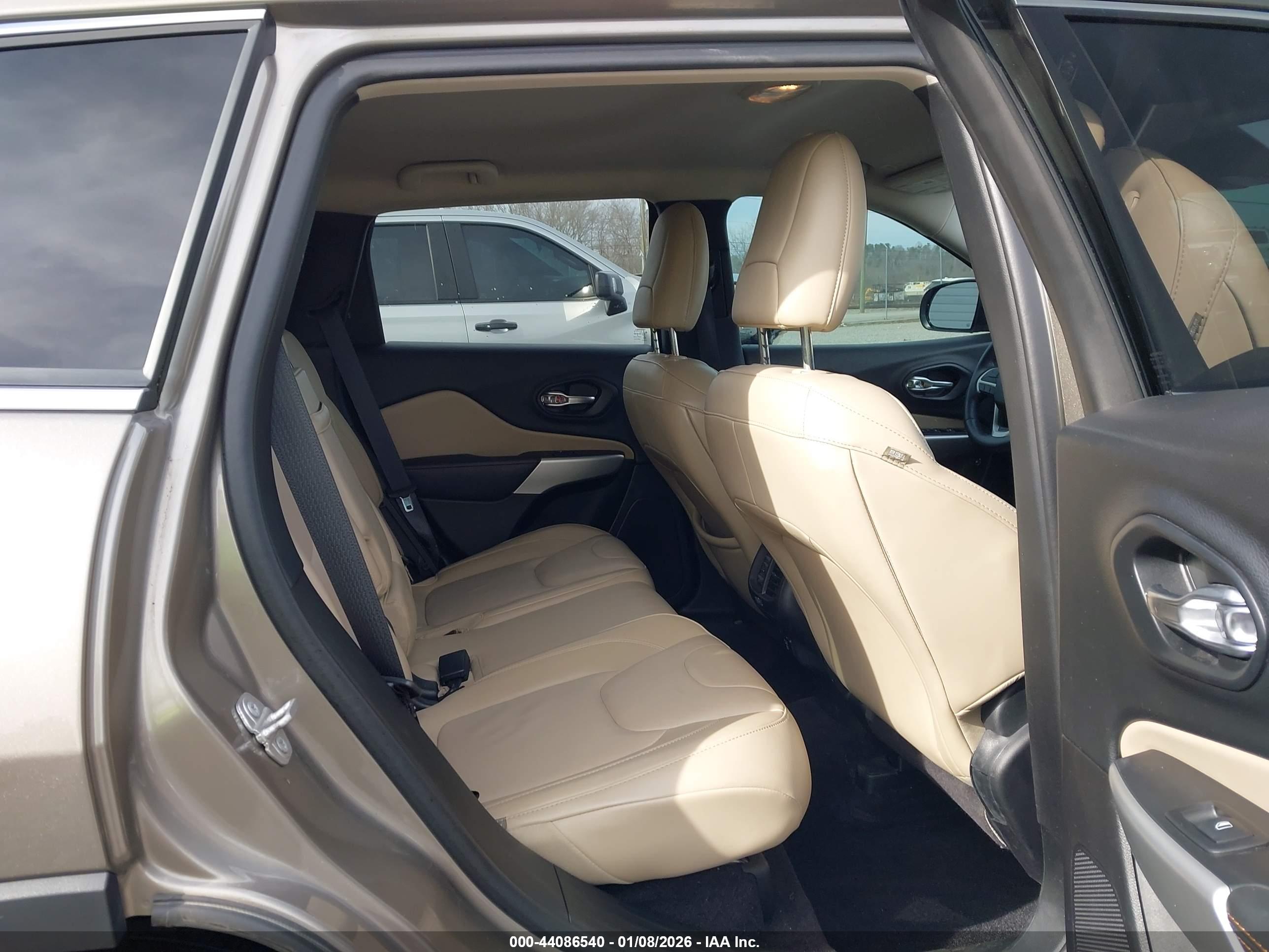 JEEP CHEROKEE image 8
