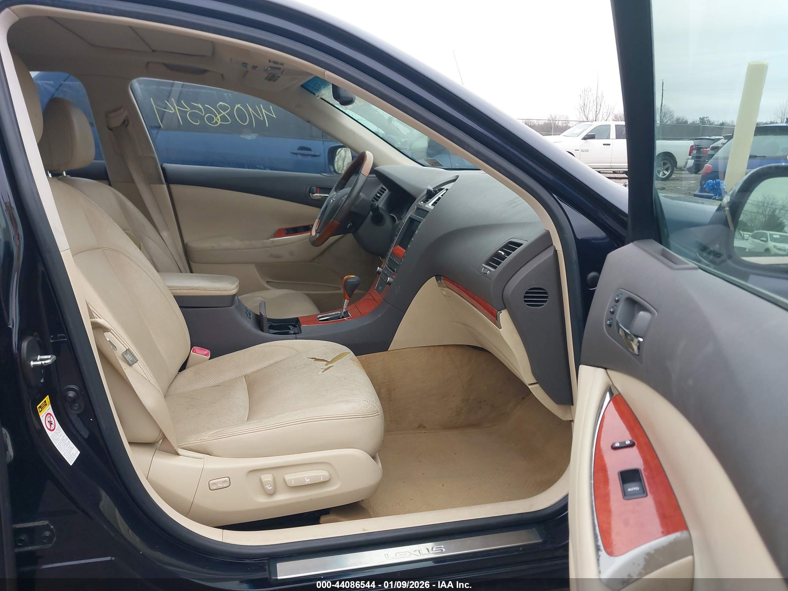 LEXUS ES image 5