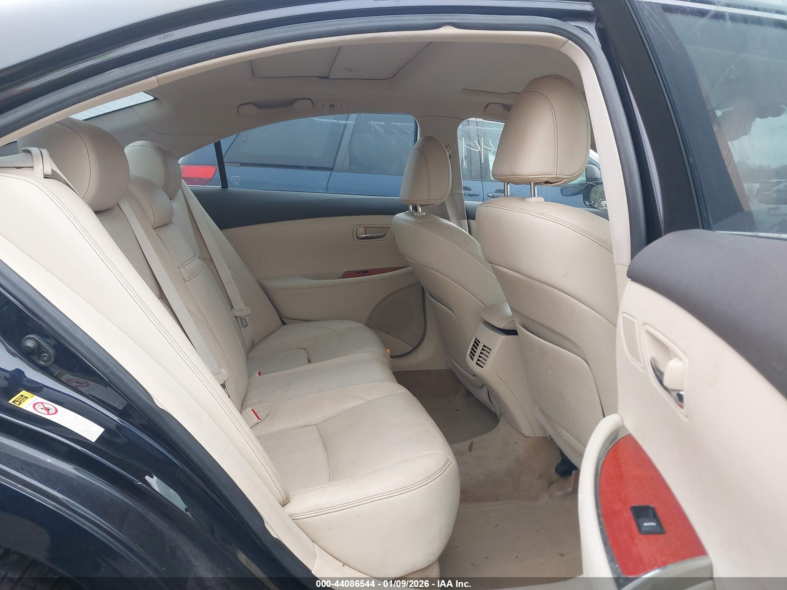 LEXUS ES image 8