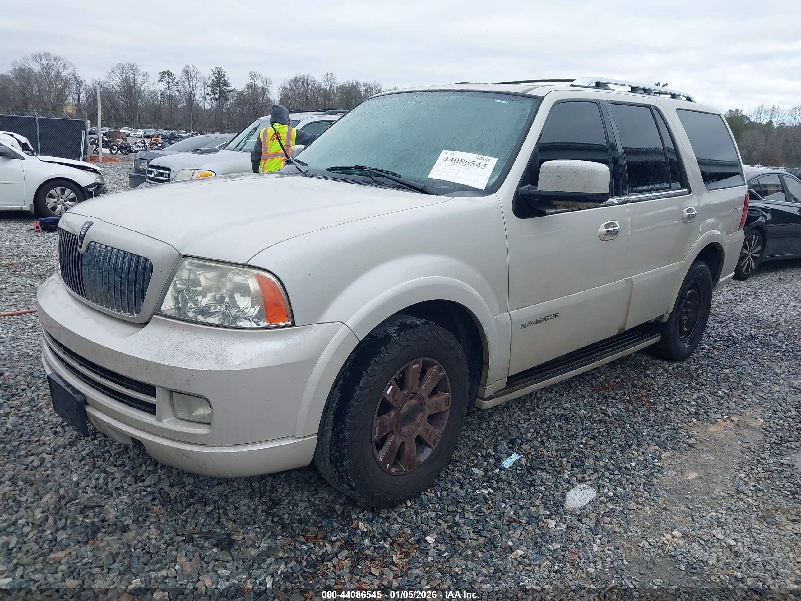 LINCOLN NAVIGATOR image 2