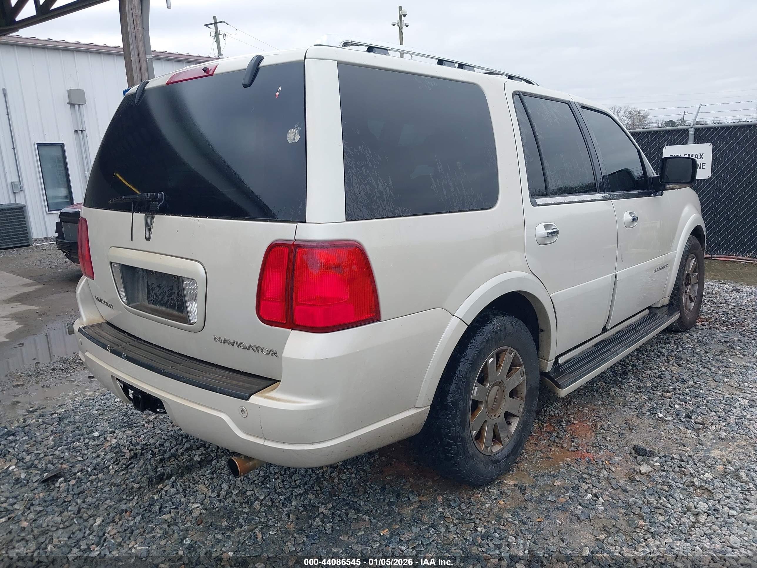 LINCOLN NAVIGATOR image 4