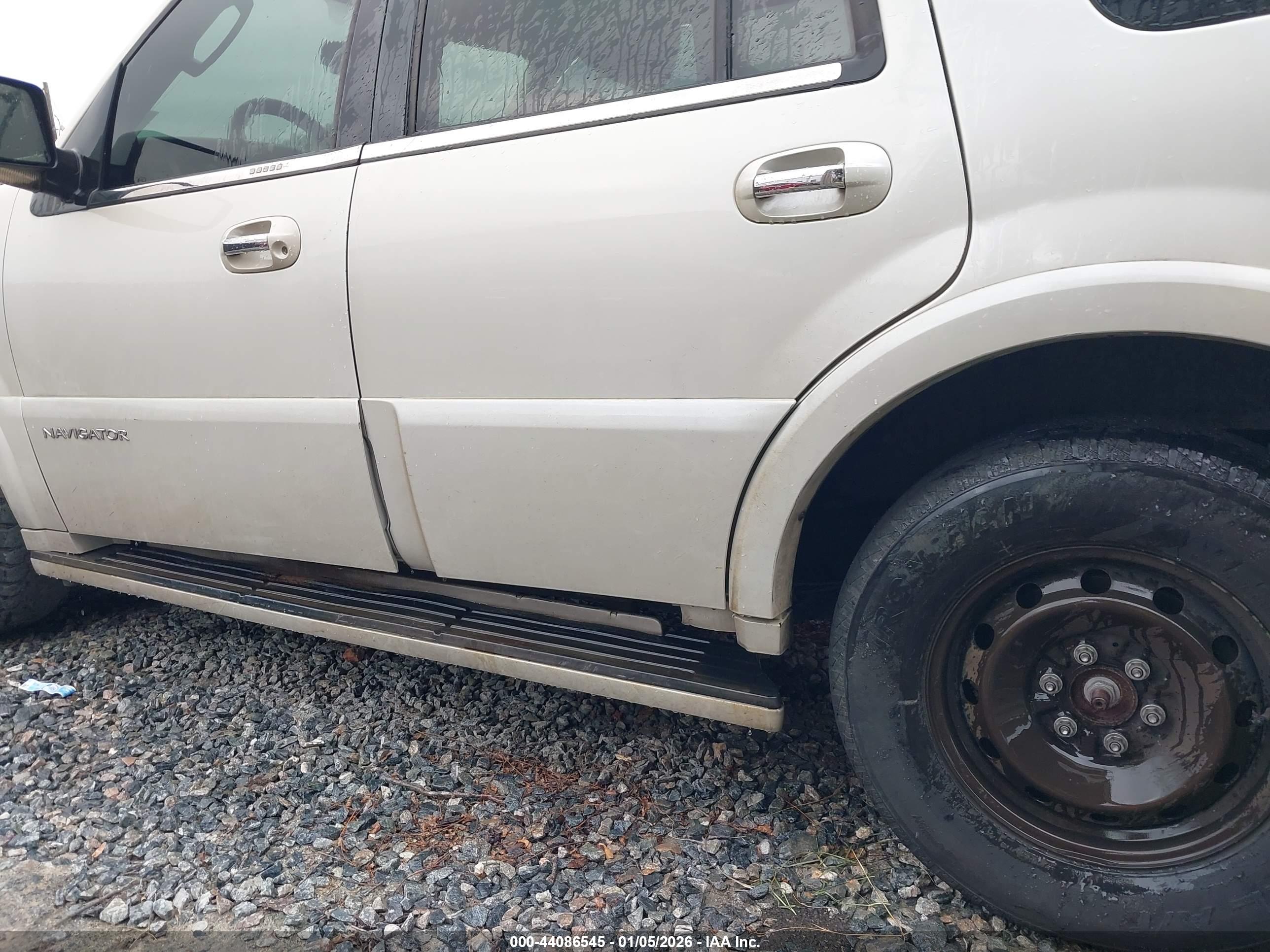 LINCOLN NAVIGATOR image 6