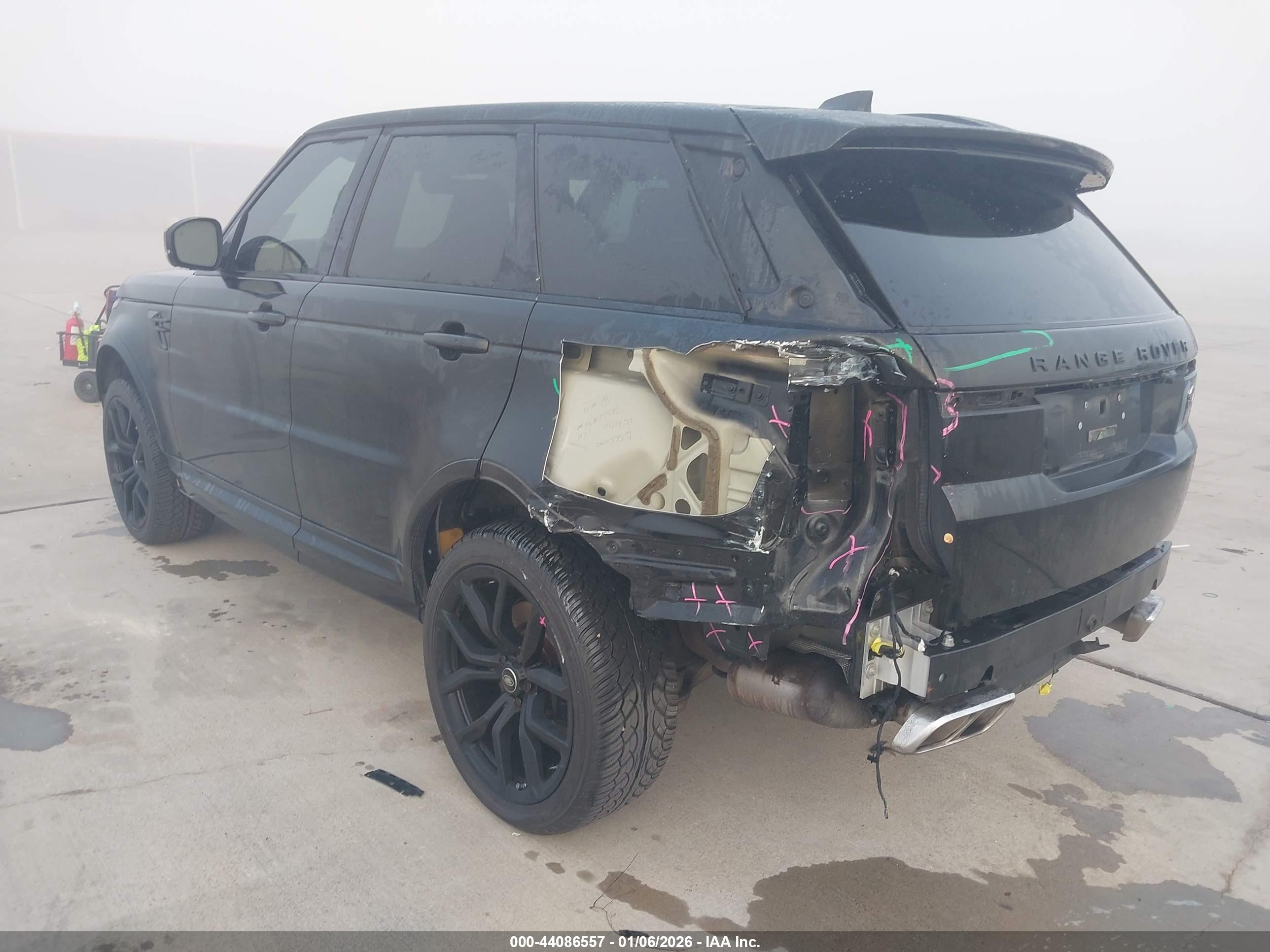 LAND ROVER image 3