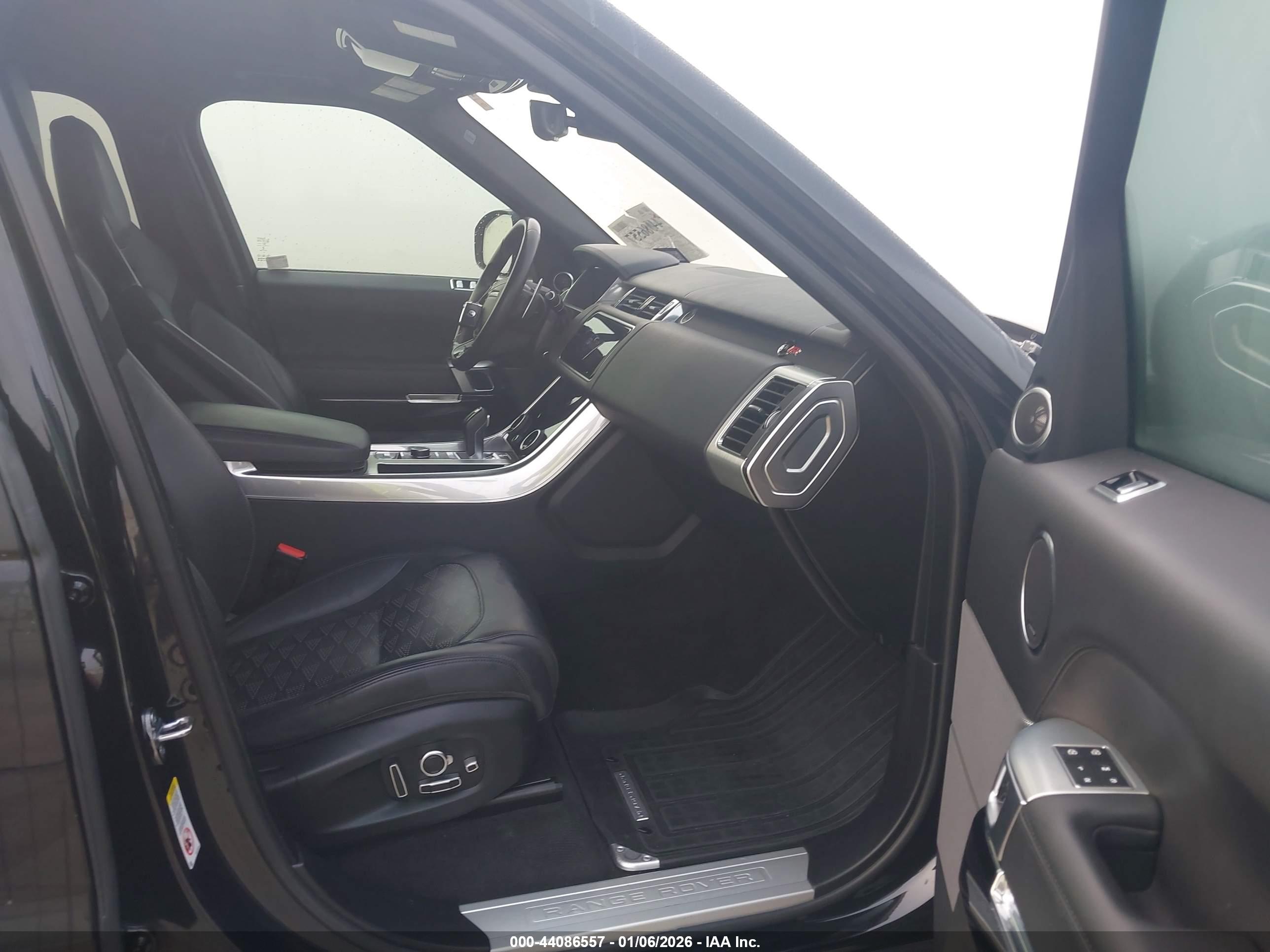 LAND ROVER image 5