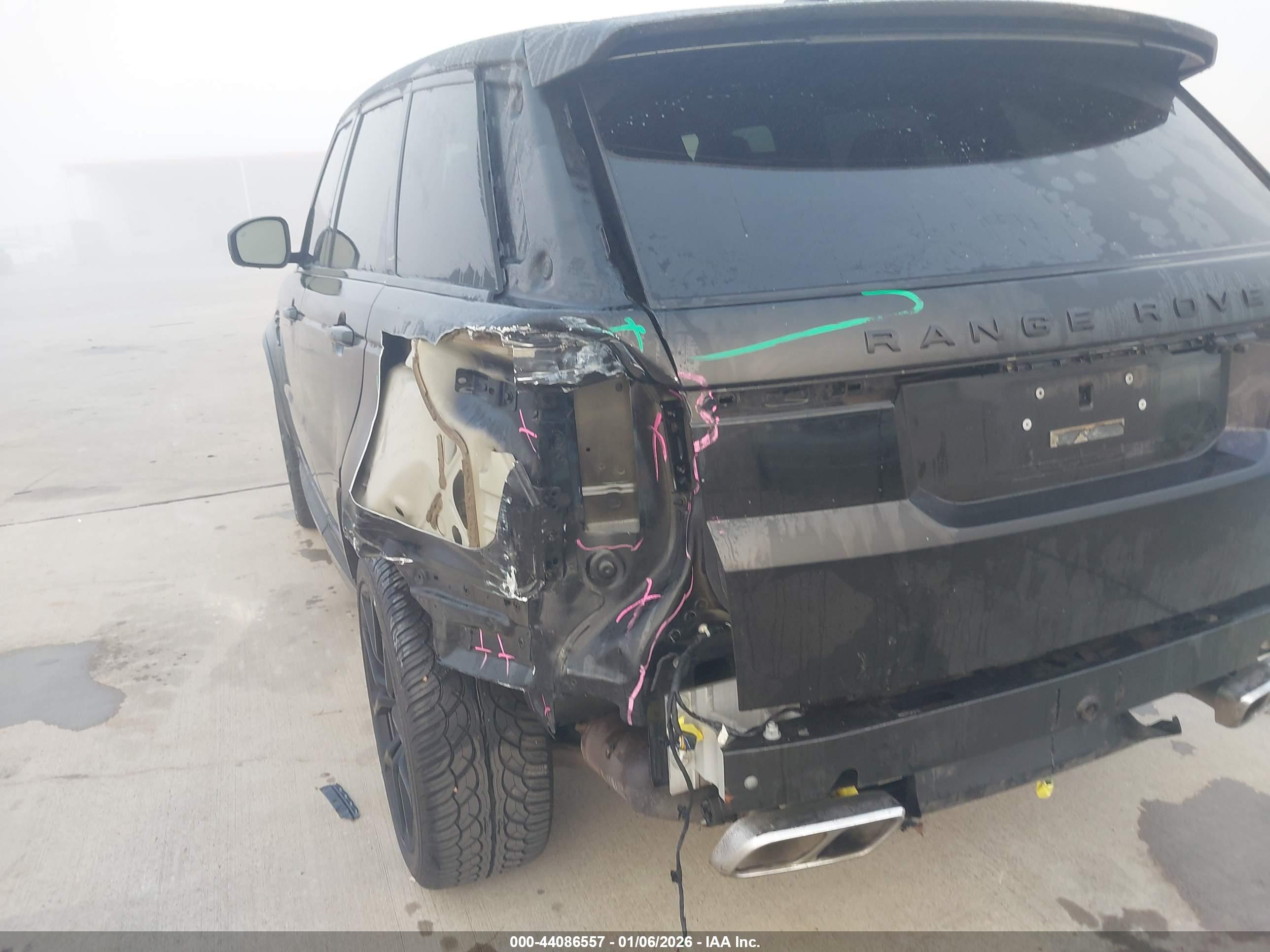 LAND ROVER image 6