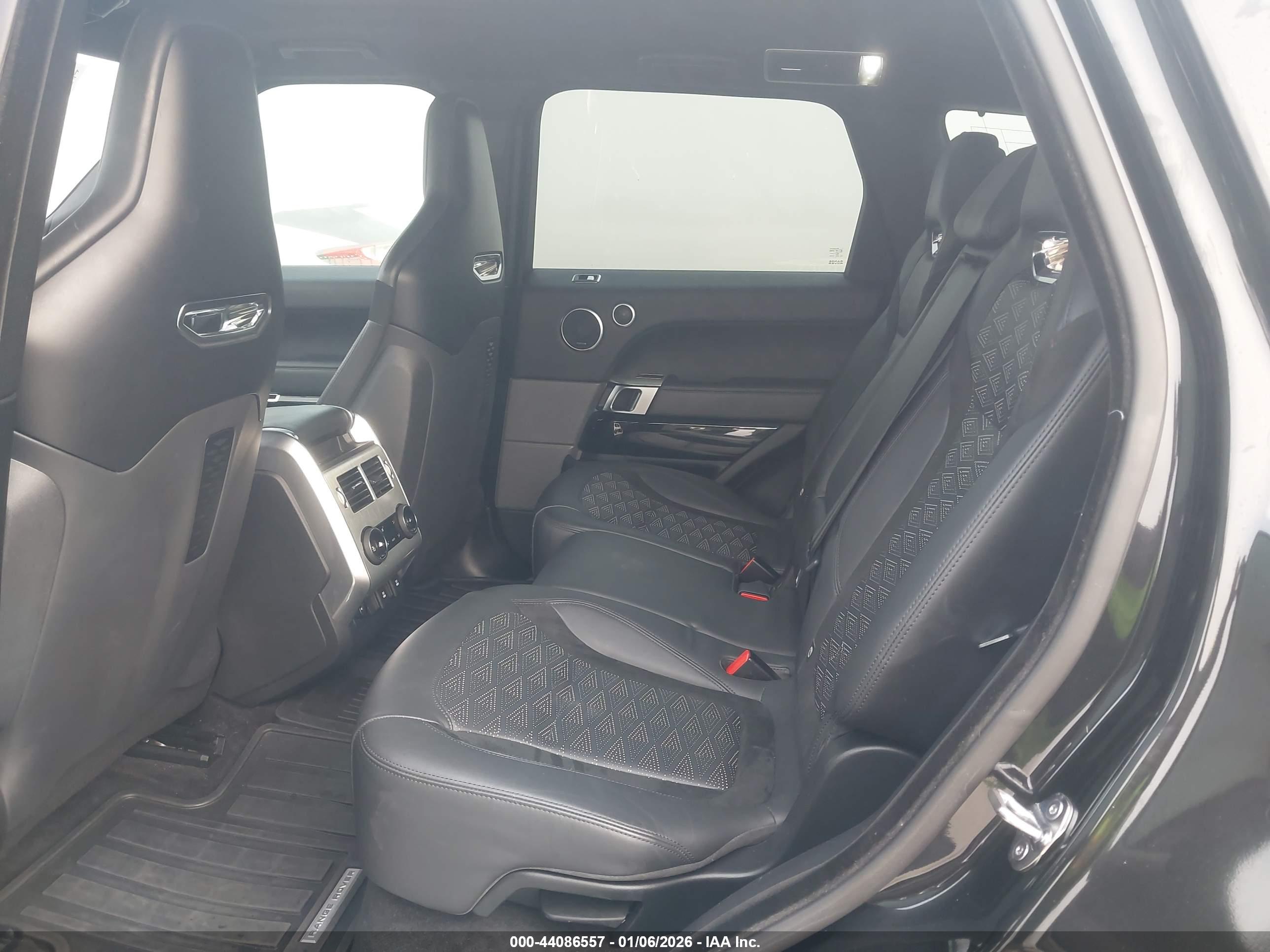 LAND ROVER image 8