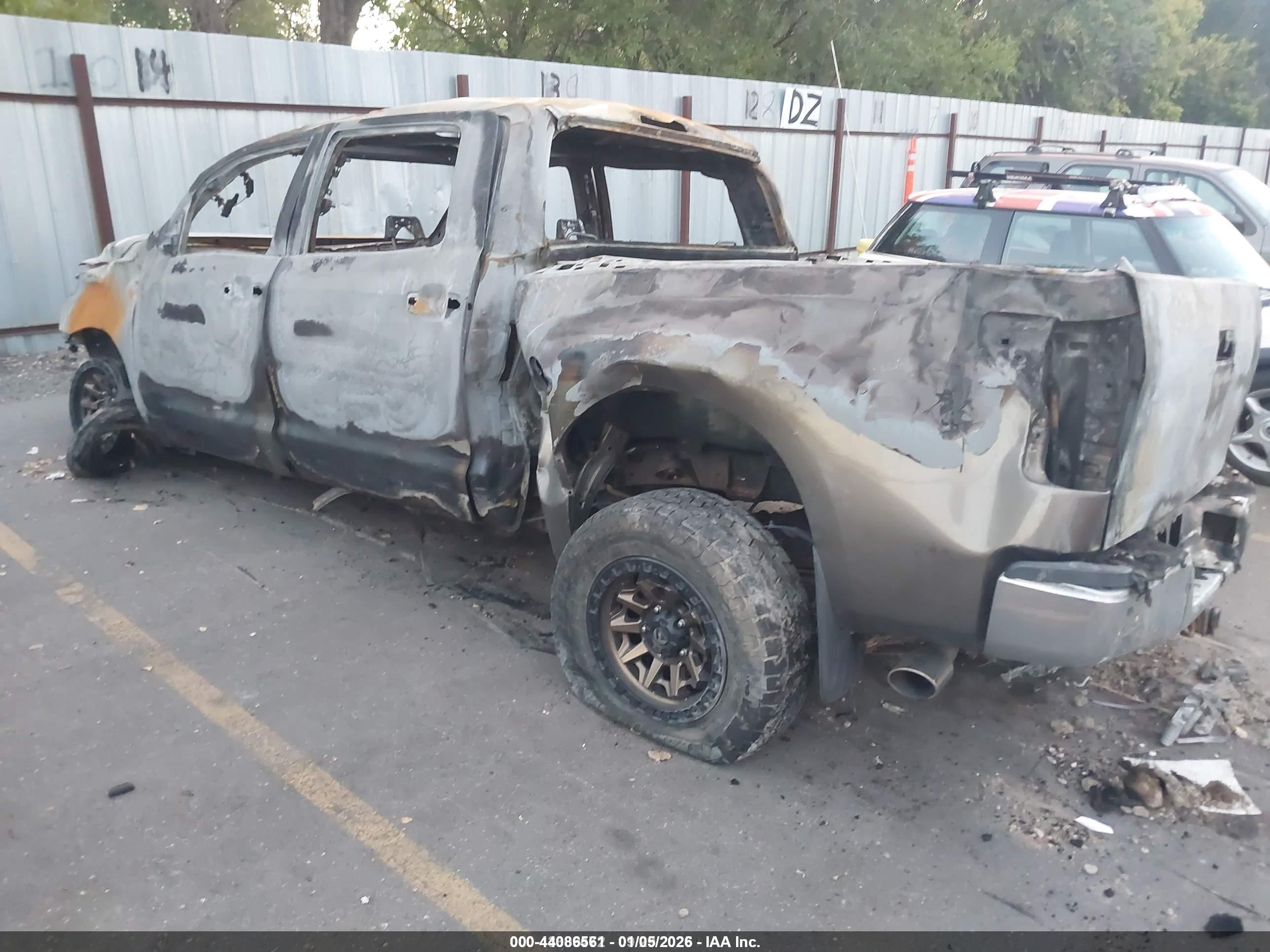 TOYOTA TUNDRA image 3