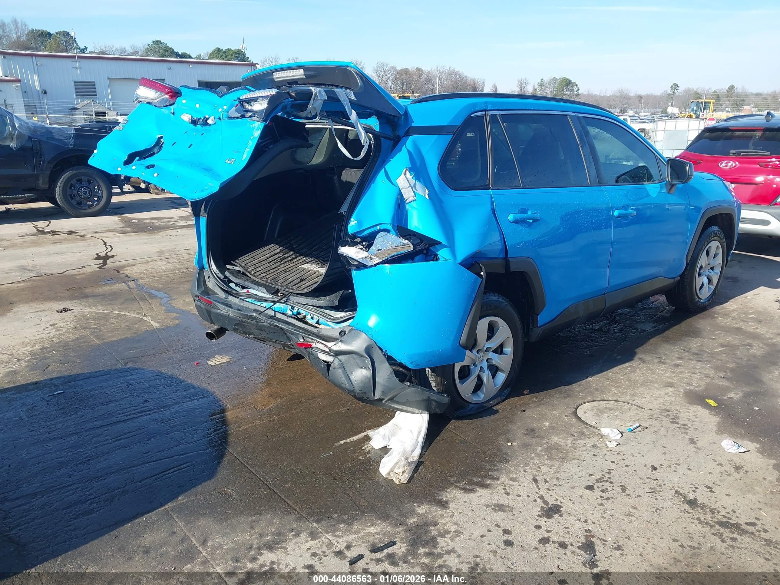 TOYOTA RAV4 image 4