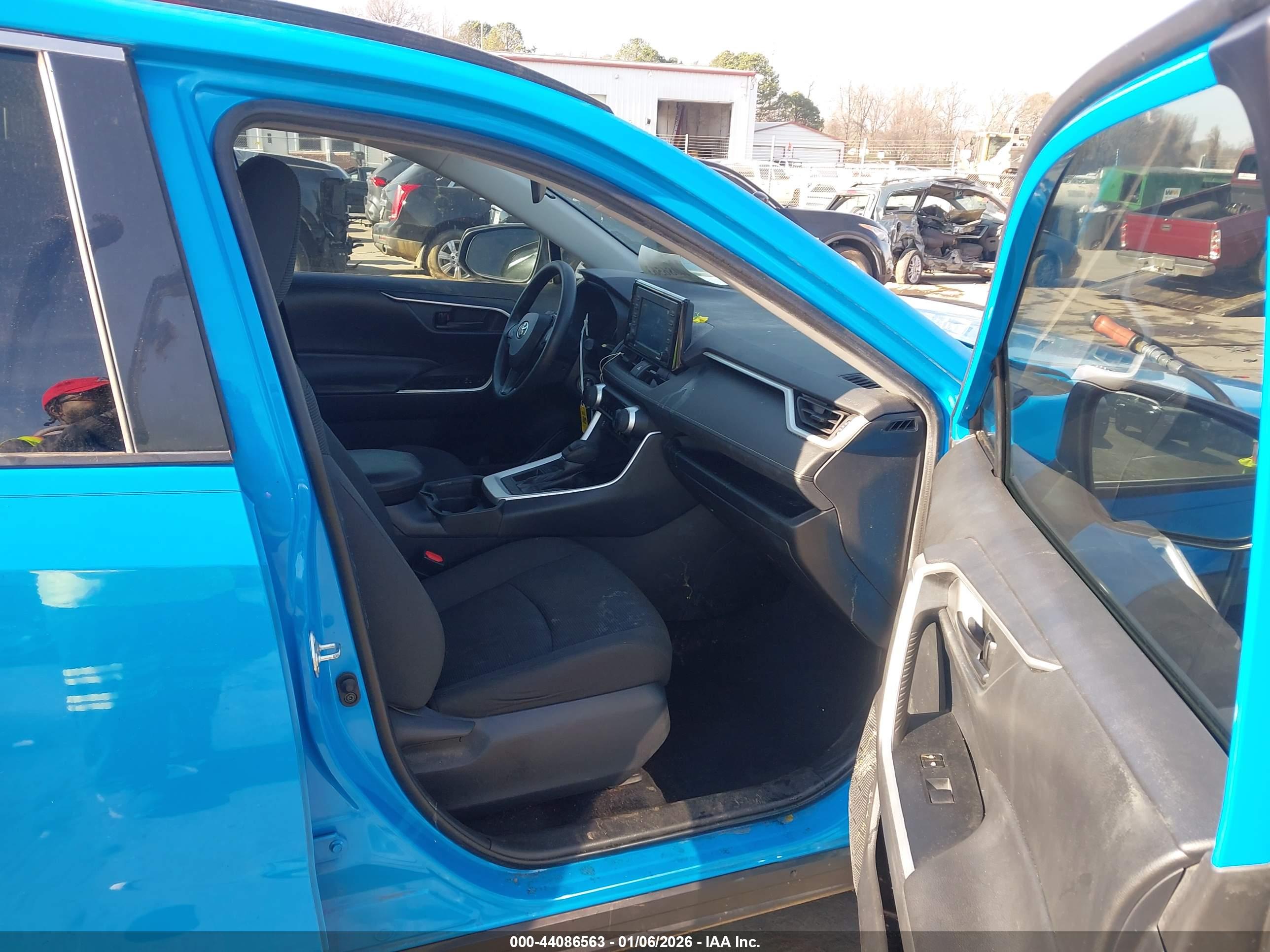 TOYOTA RAV4 image 5