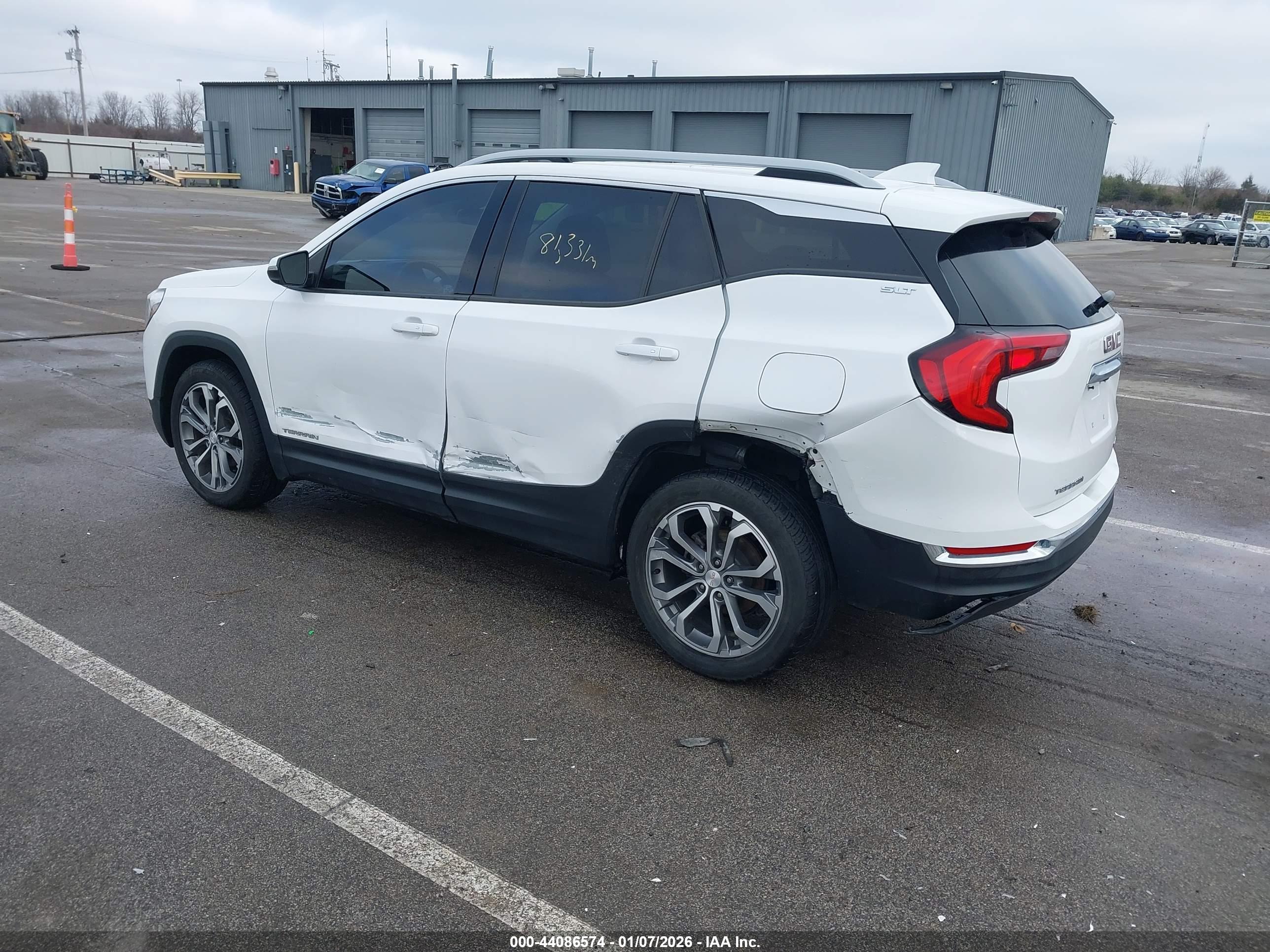GMC TERRAIN image 3