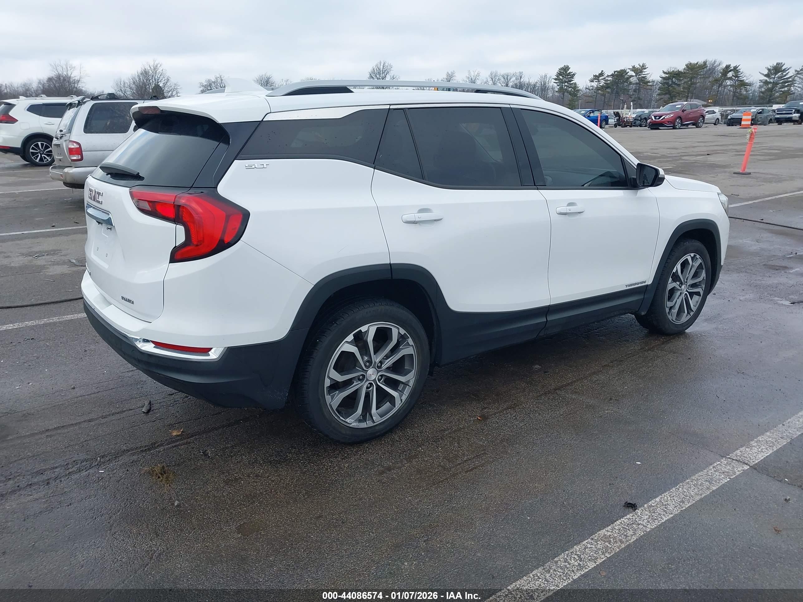 GMC TERRAIN image 4