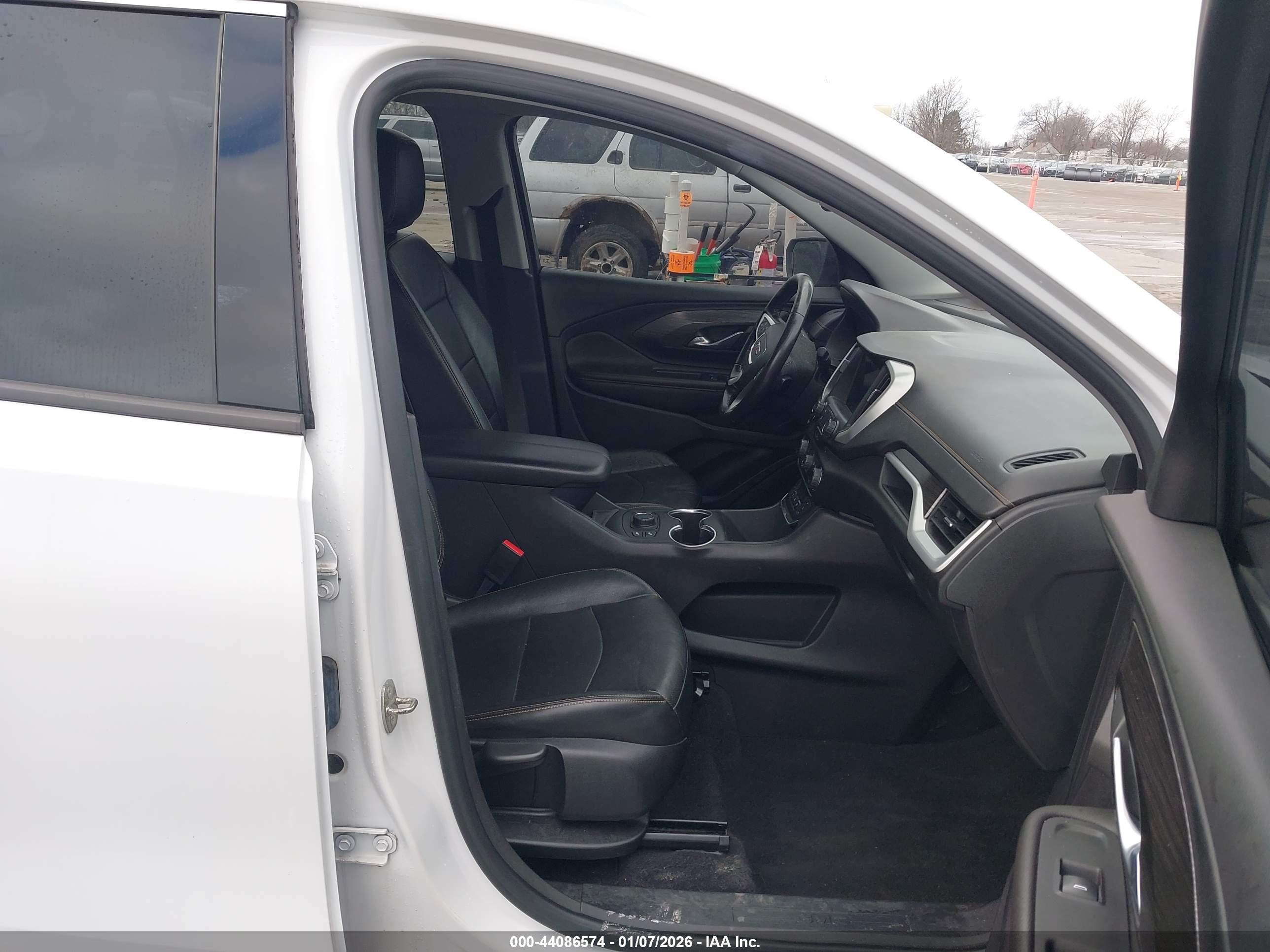 GMC TERRAIN image 5