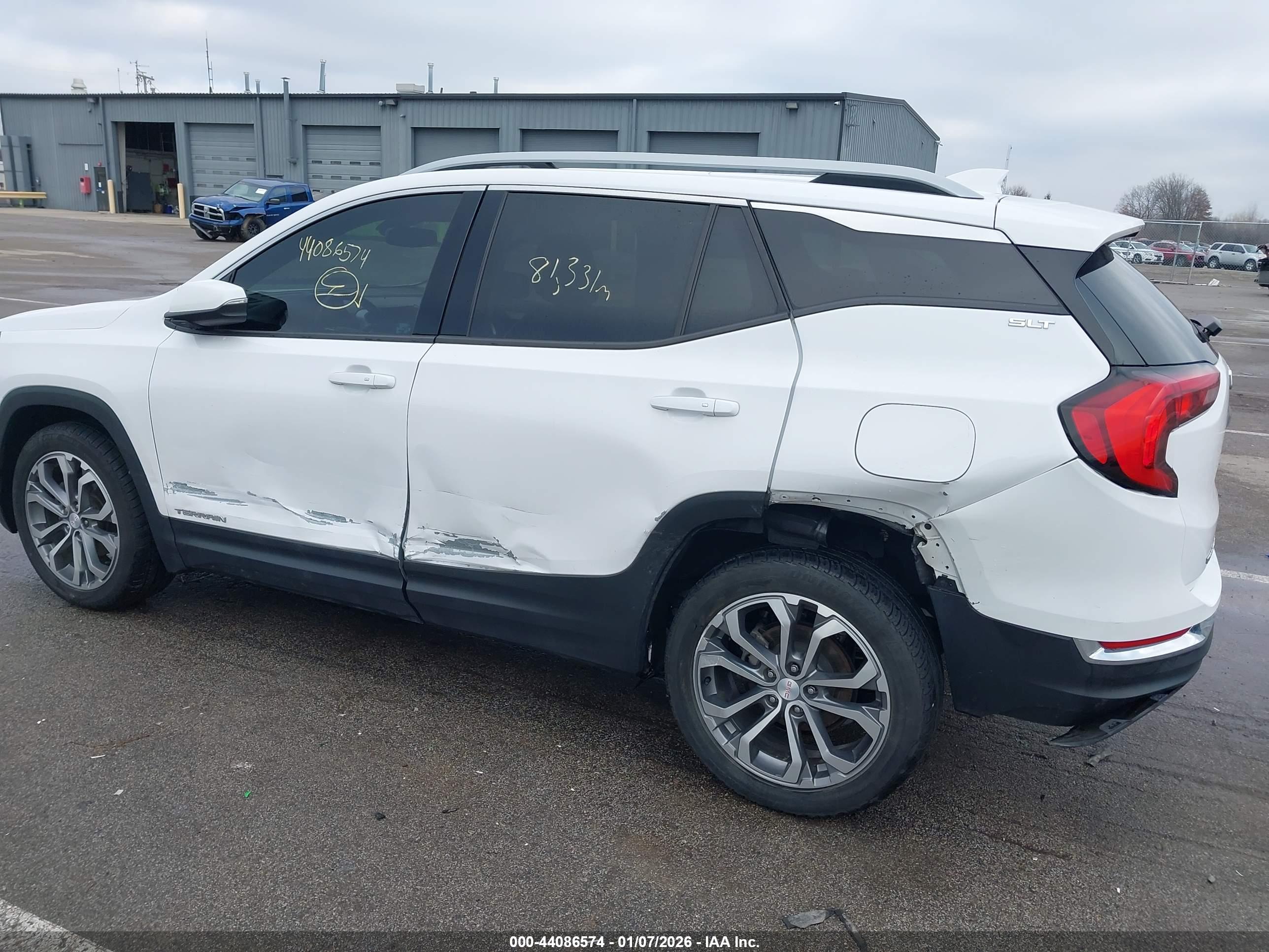GMC TERRAIN image 6
