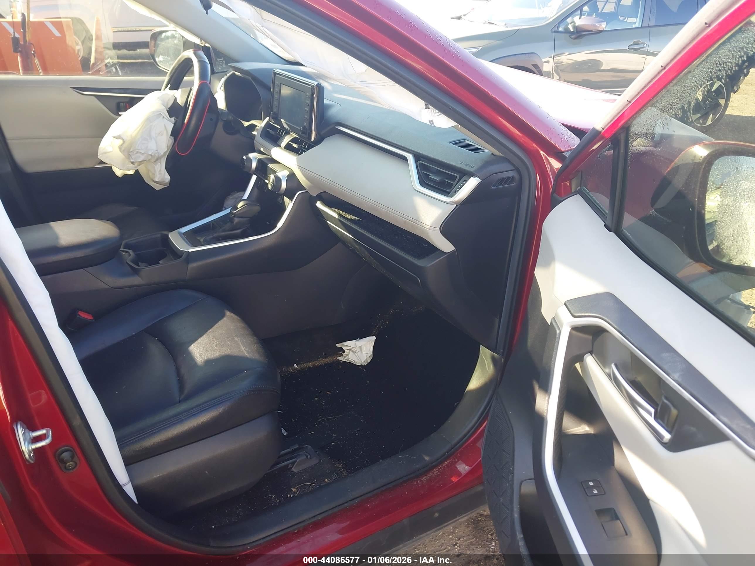 TOYOTA RAV4 image 5