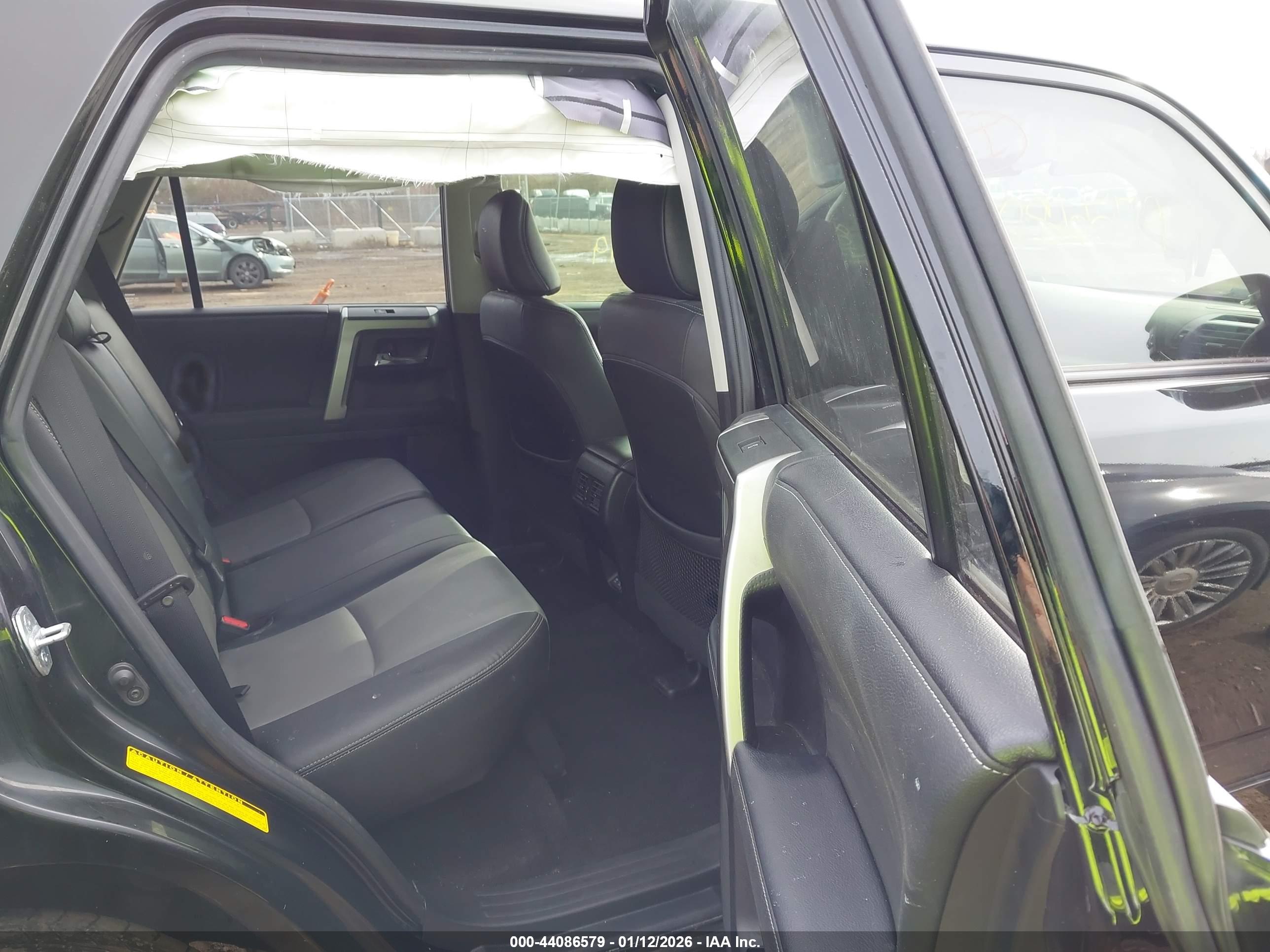 TOYOTA 4RUNNER image 8