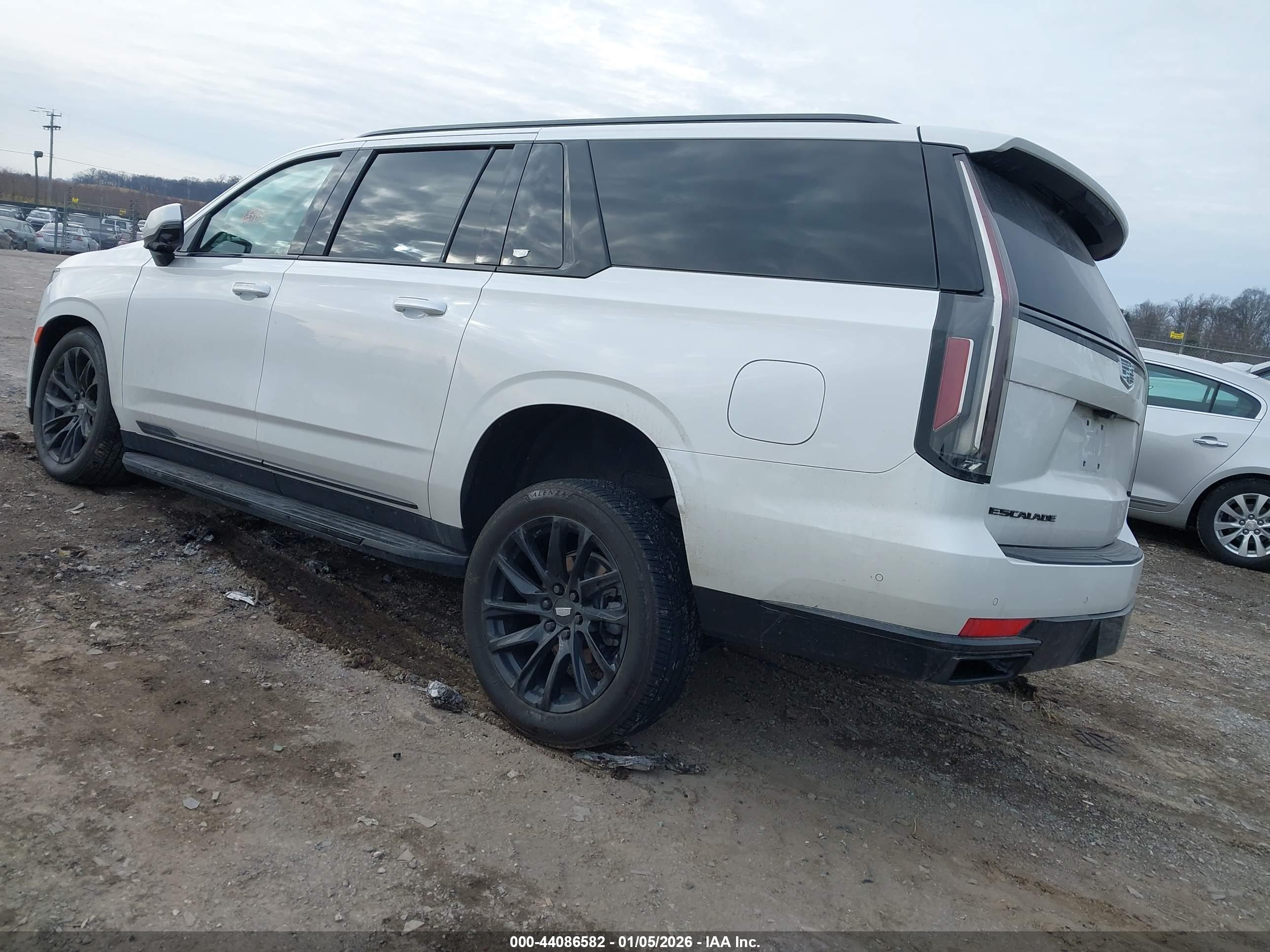 CADILLAC ESCALADE image 3