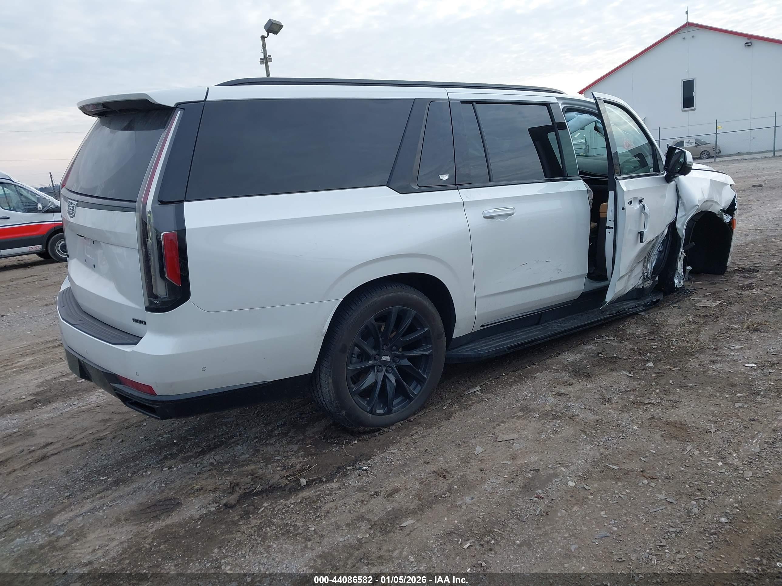 CADILLAC ESCALADE image 4