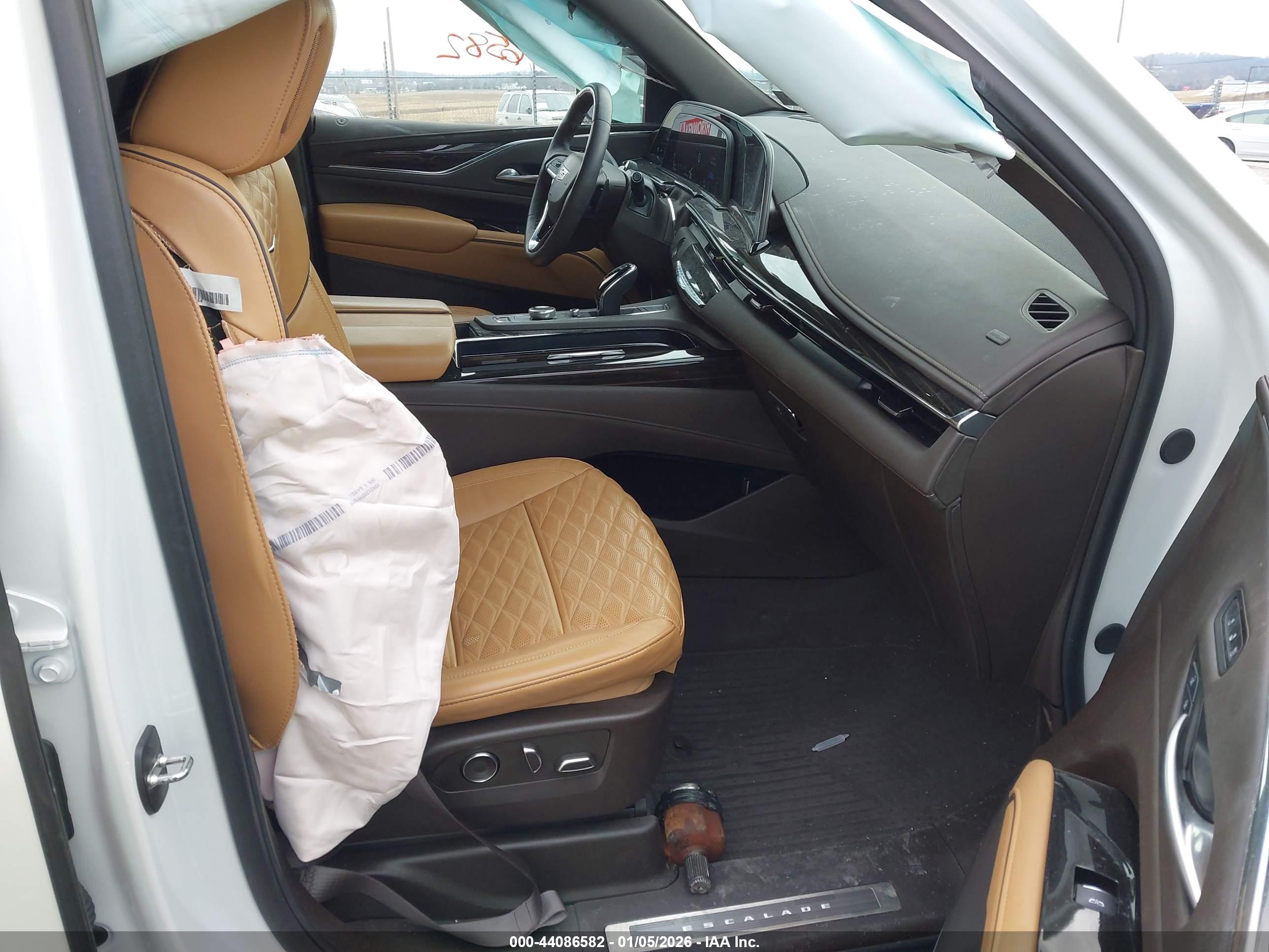 CADILLAC ESCALADE image 5