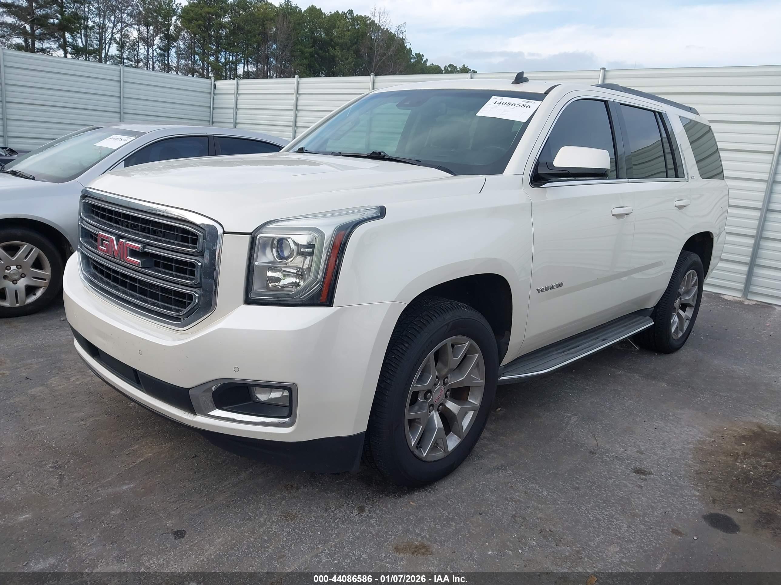 GMC YUKON image 2