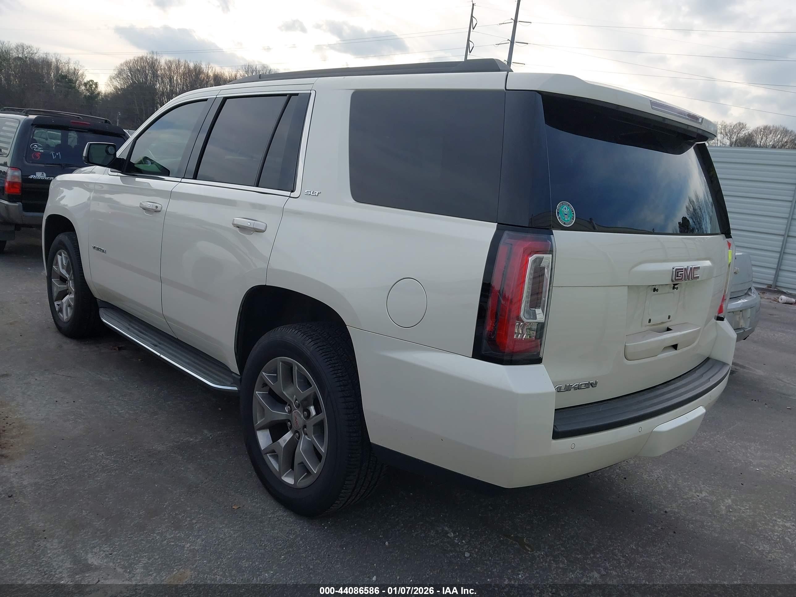 GMC YUKON image 3