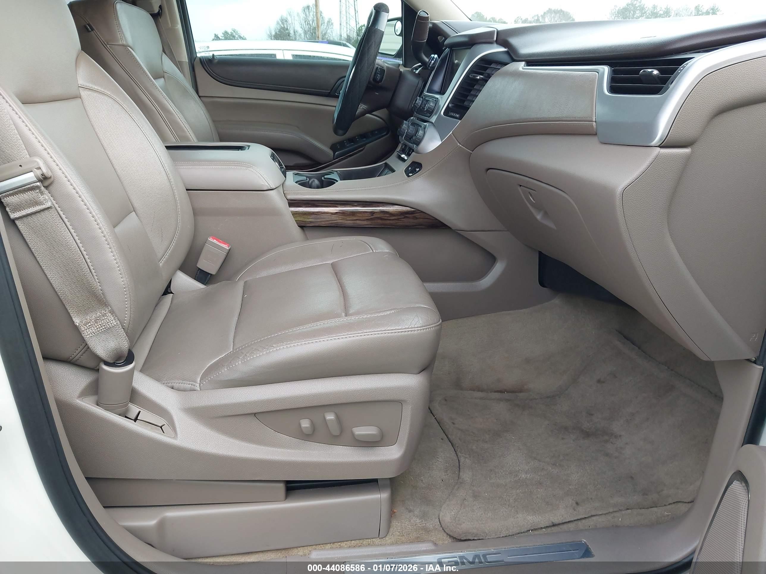 GMC YUKON image 5