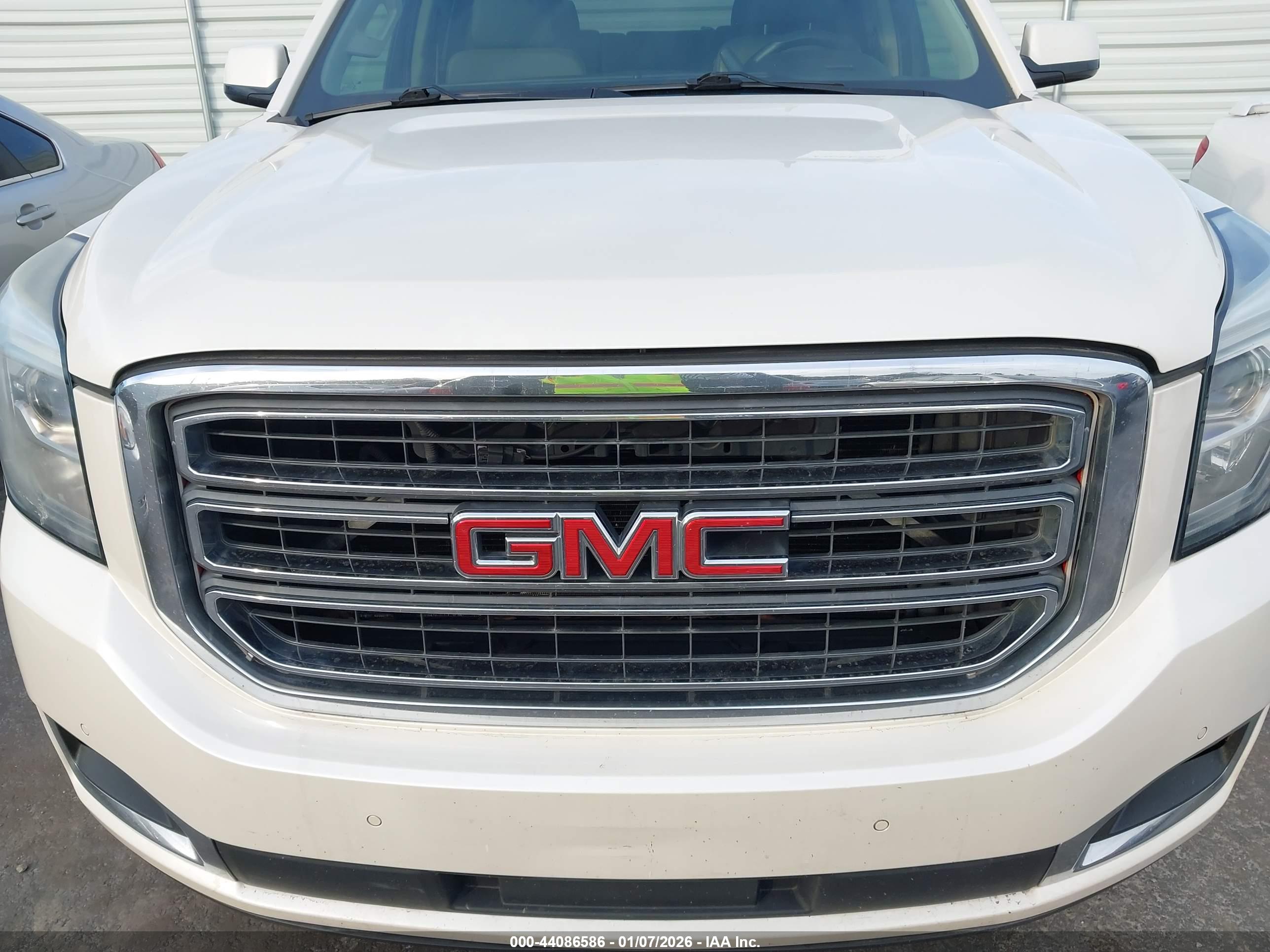 GMC YUKON image 6