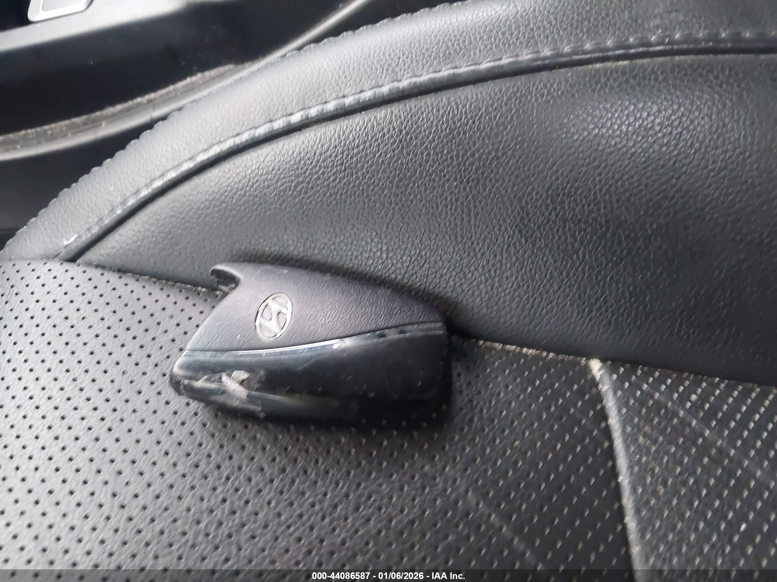 HYUNDAI SANTA image 11