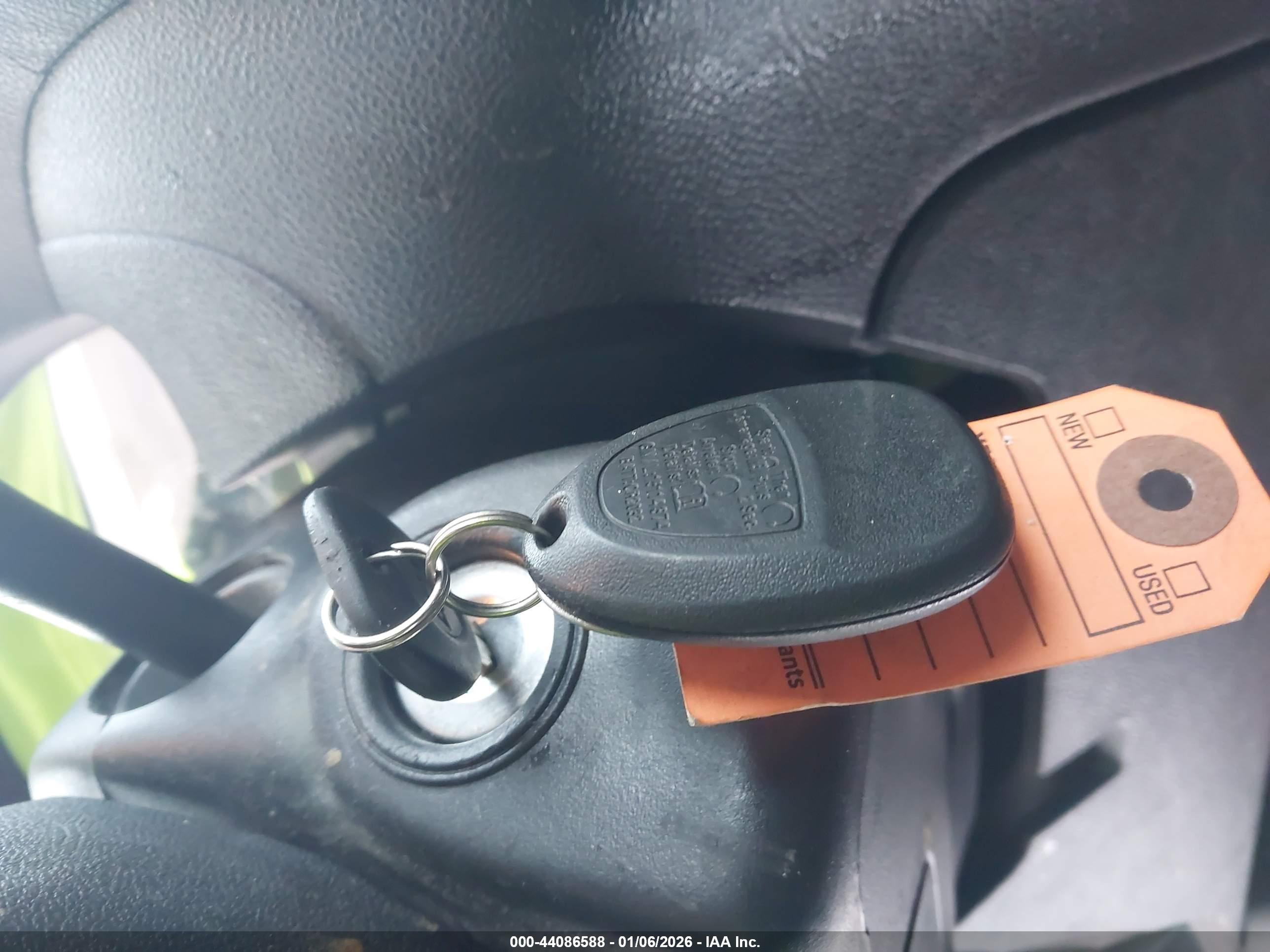 CHEVROLET HHR image 11