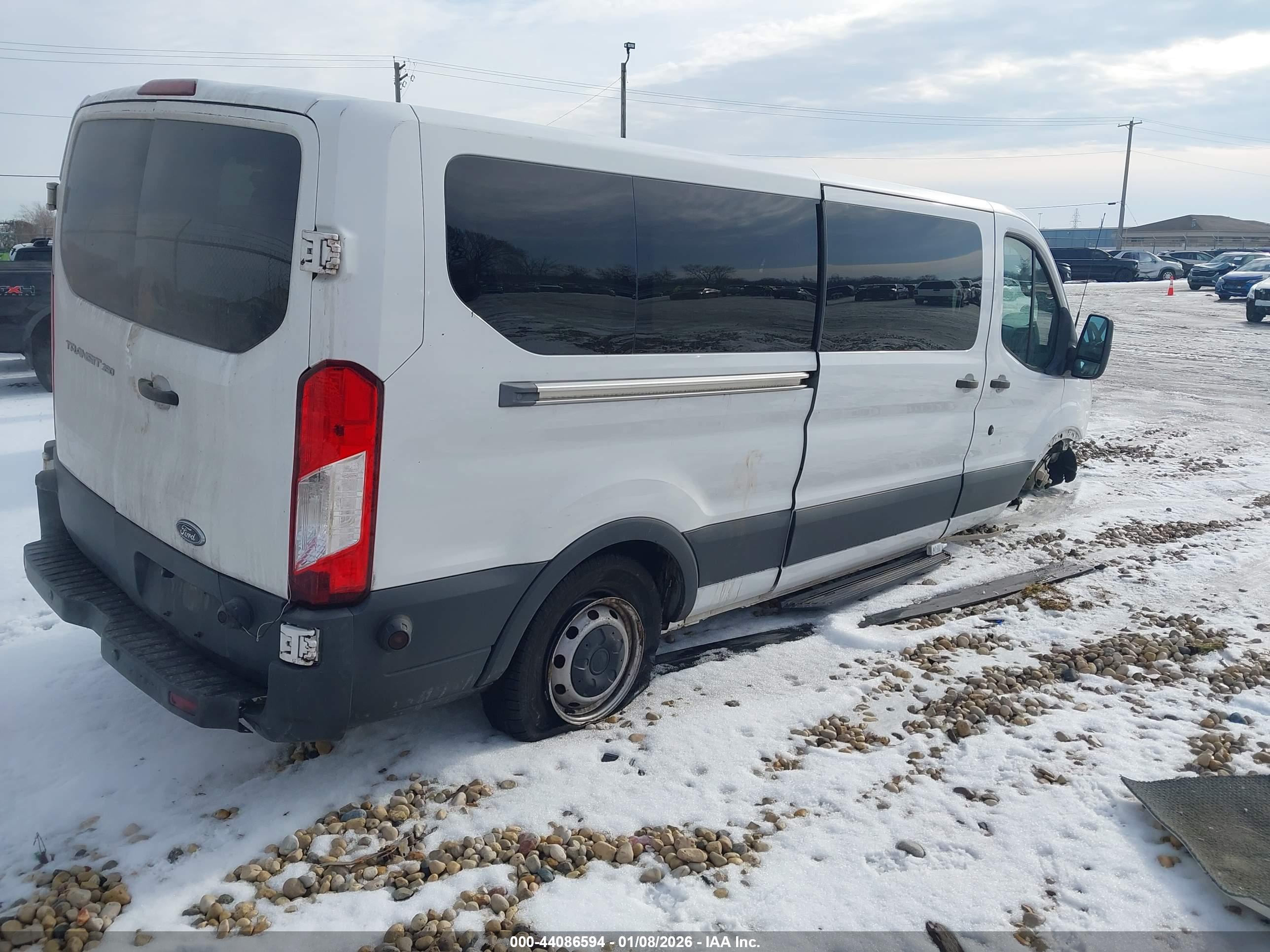 FORD TRANSIT-350 image 4