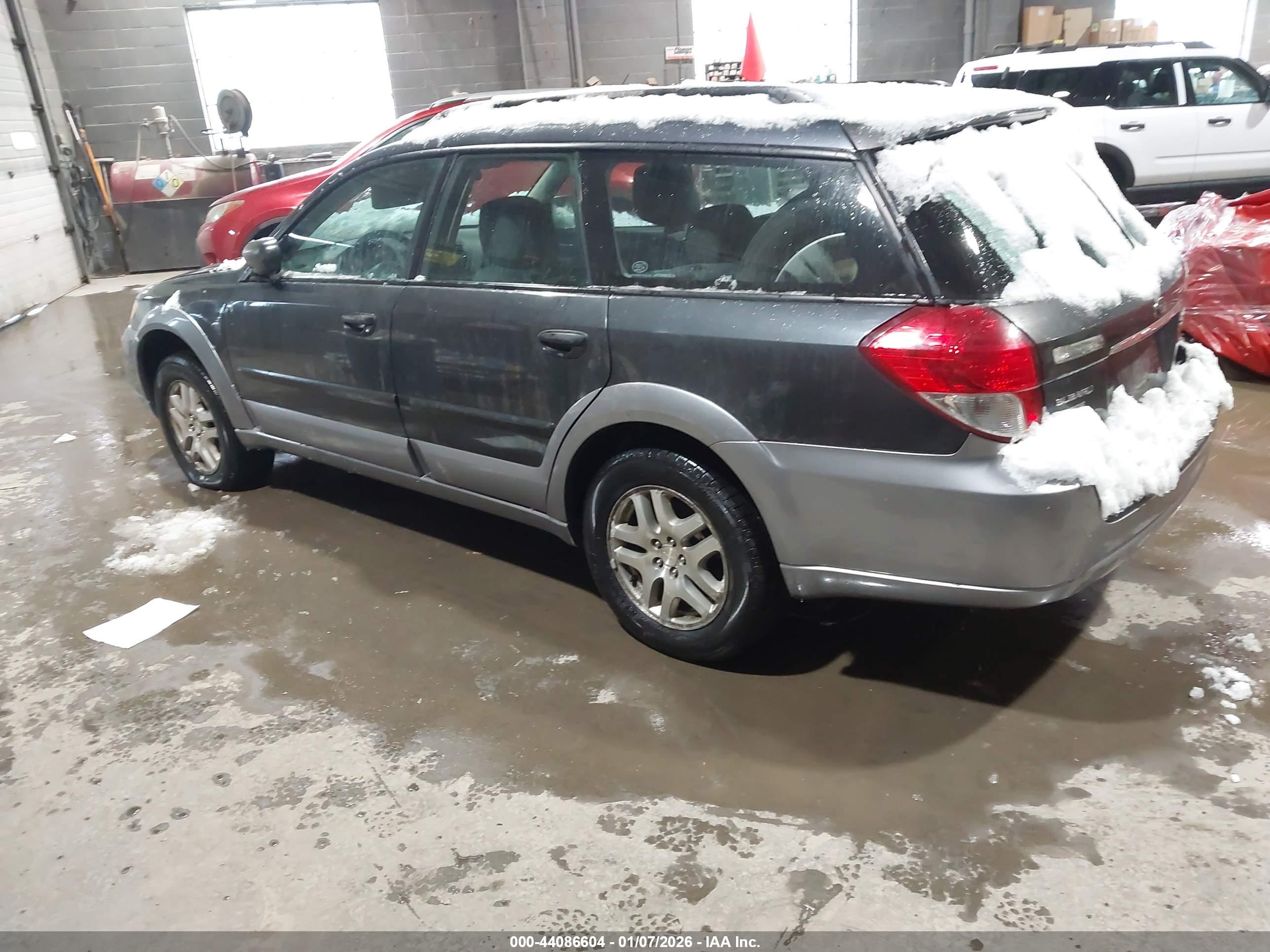 SUBARU OUTBACK image 3