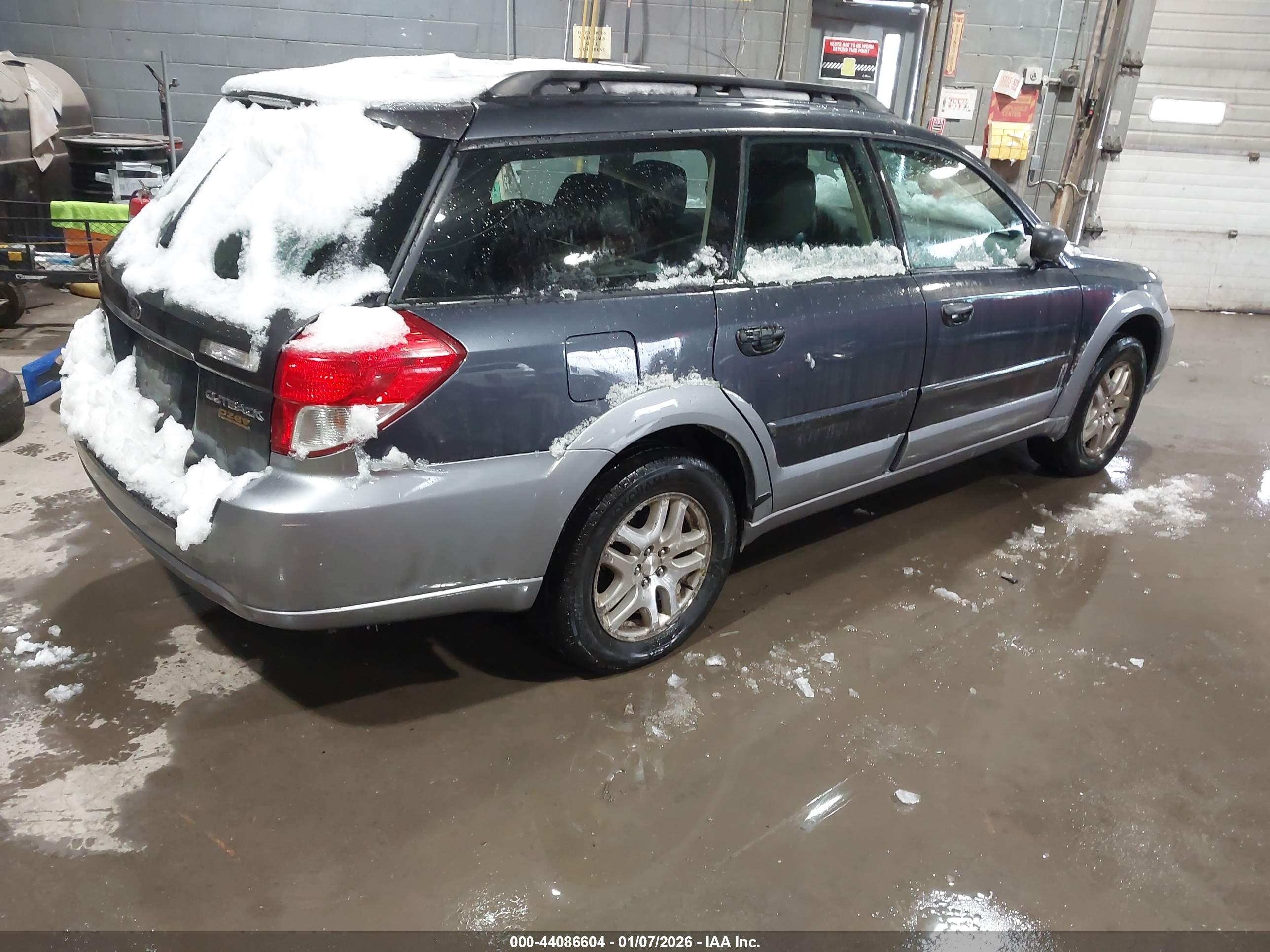 SUBARU OUTBACK image 4