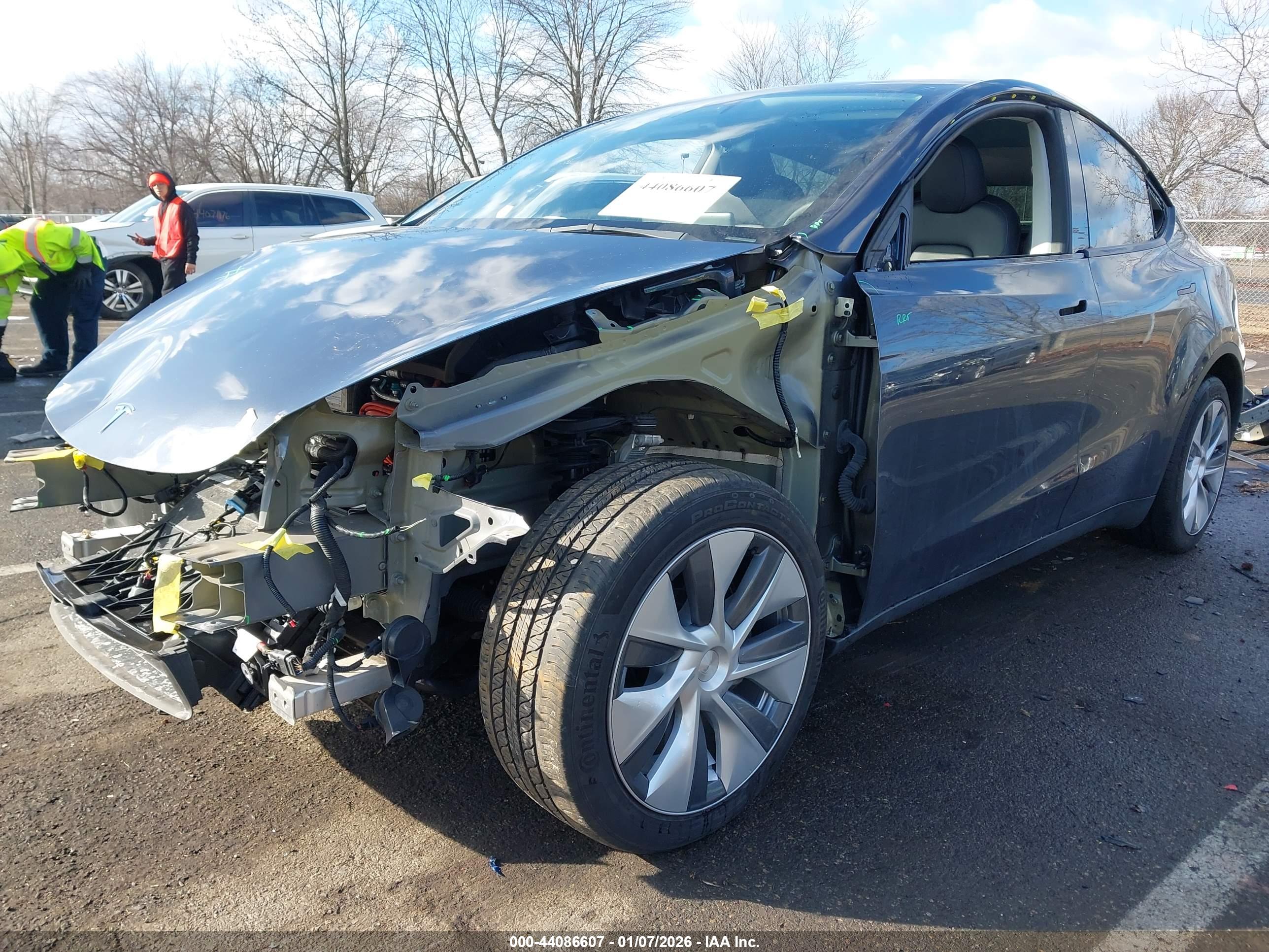 TESLA MODEL image 2