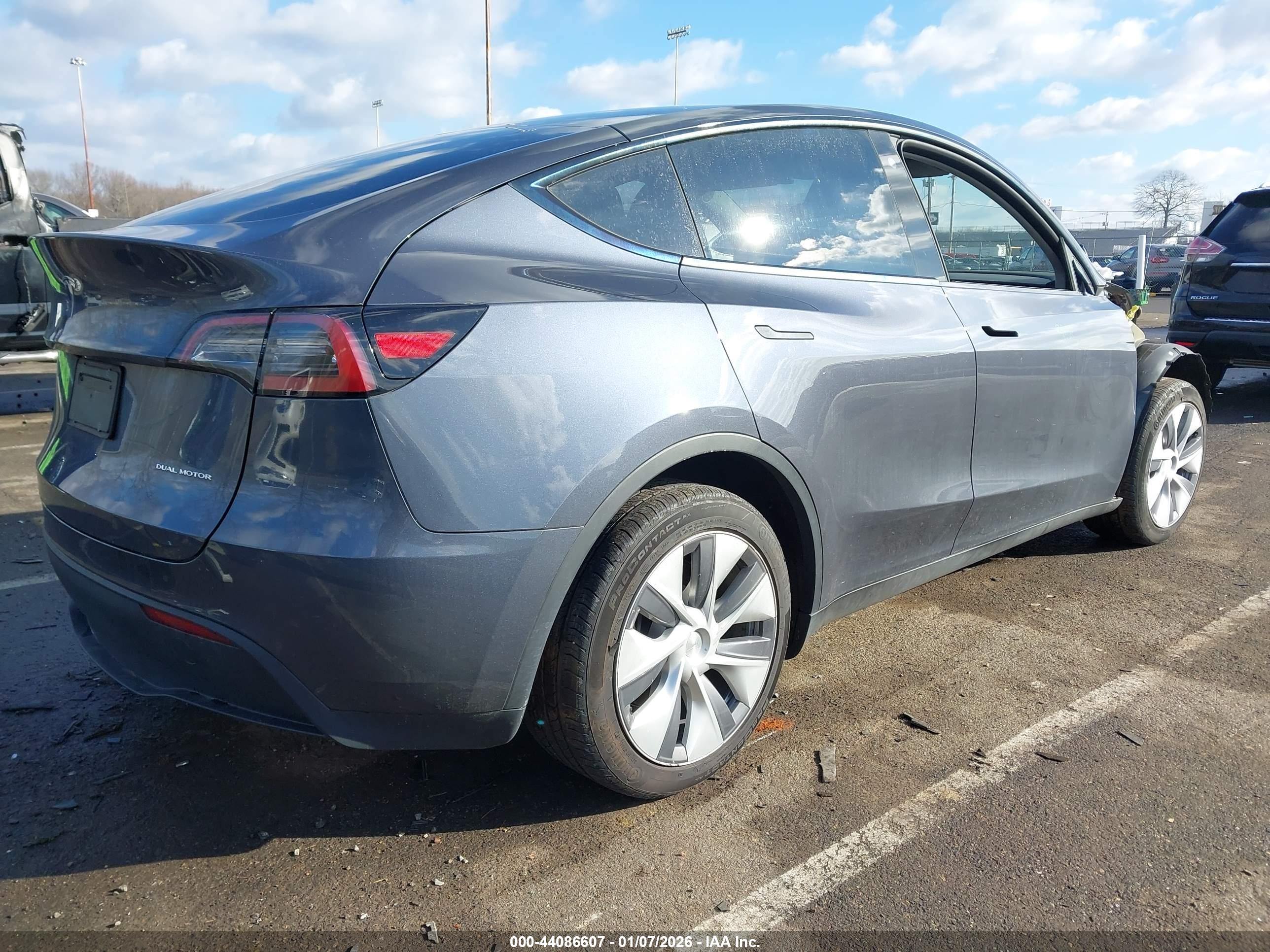 TESLA MODEL image 4