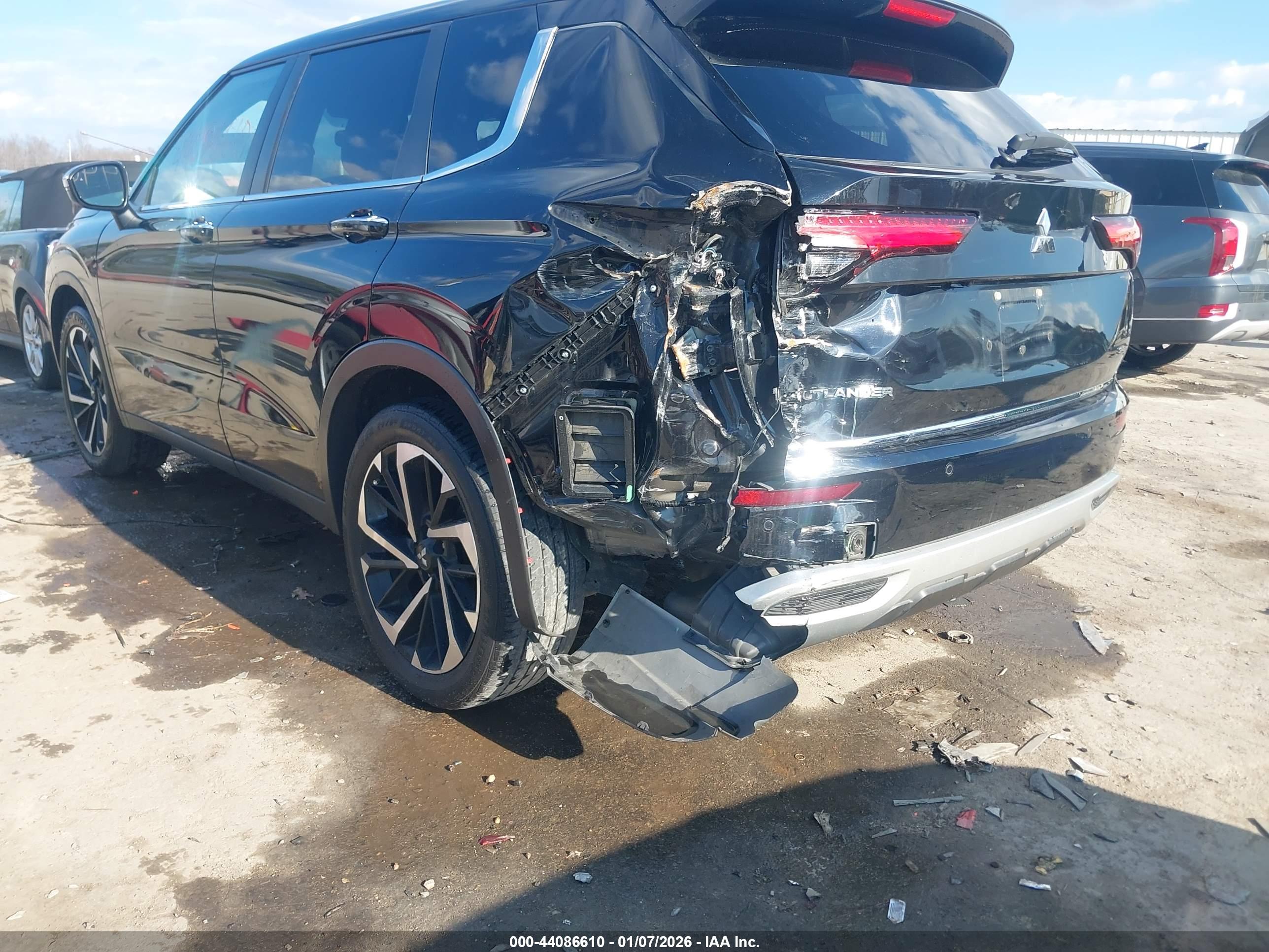 MITSUBISHI OUTLANDER image 6