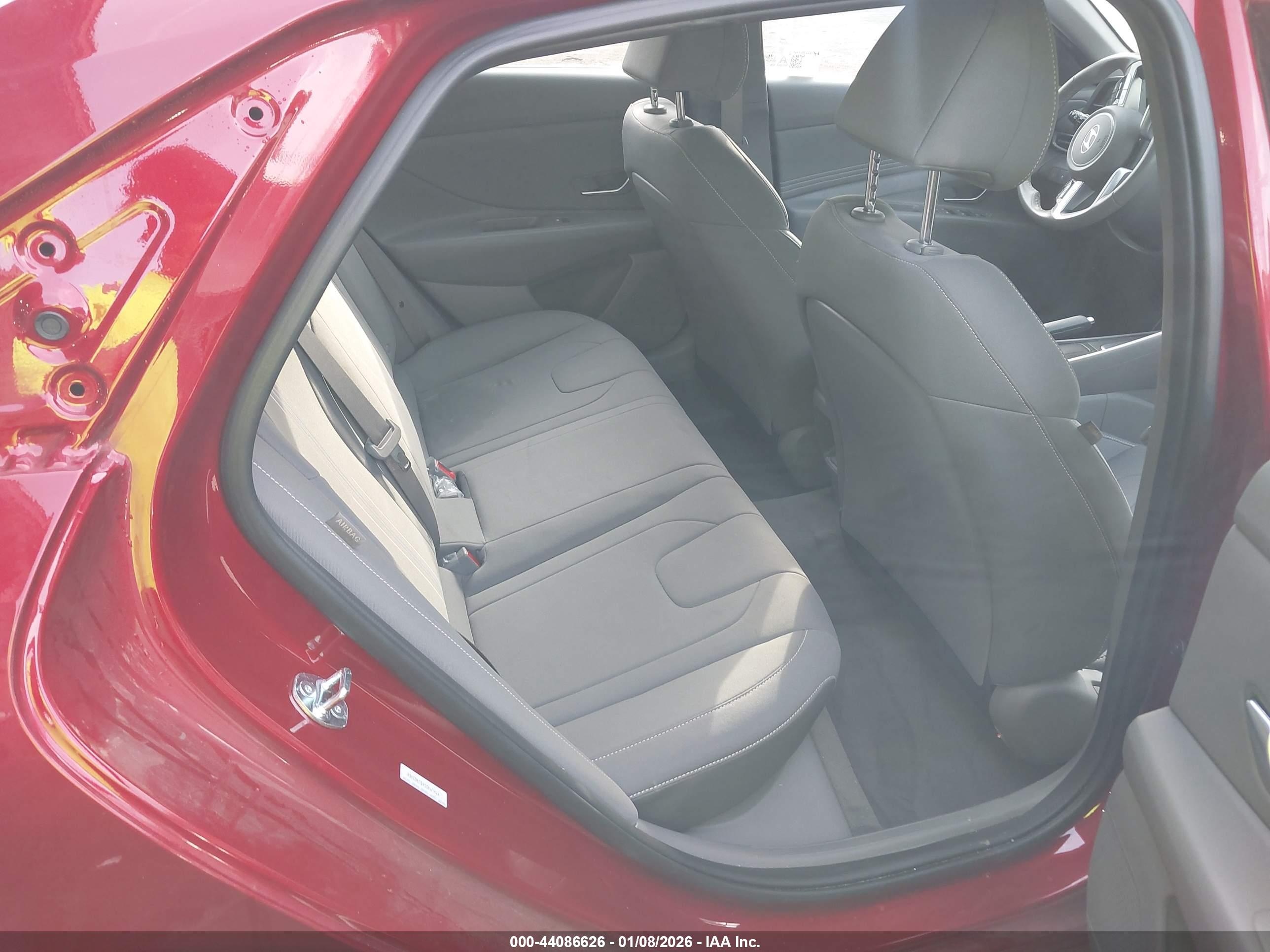 HYUNDAI ELANTRA image 8