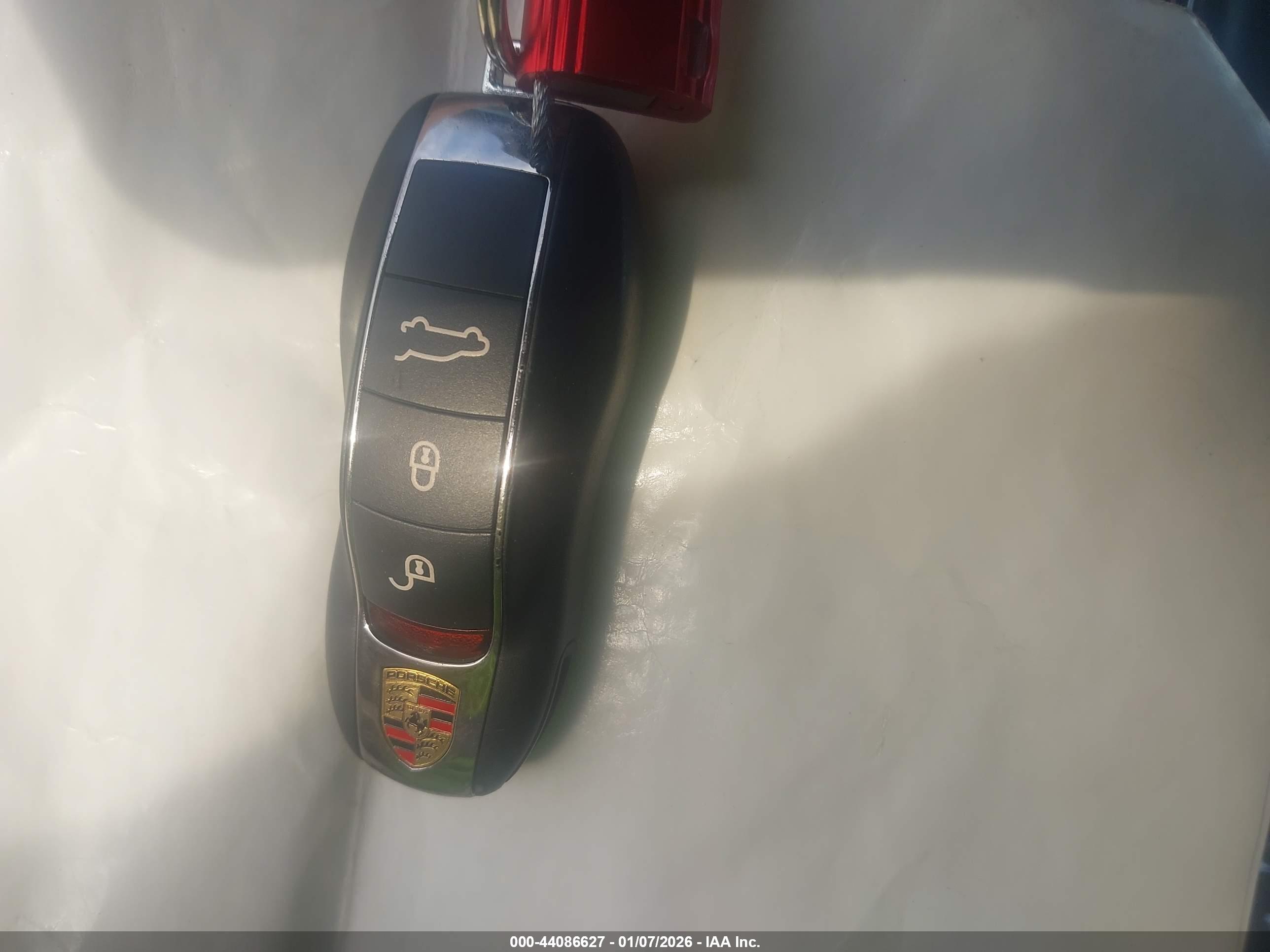 PORSCHE MACAN image 11