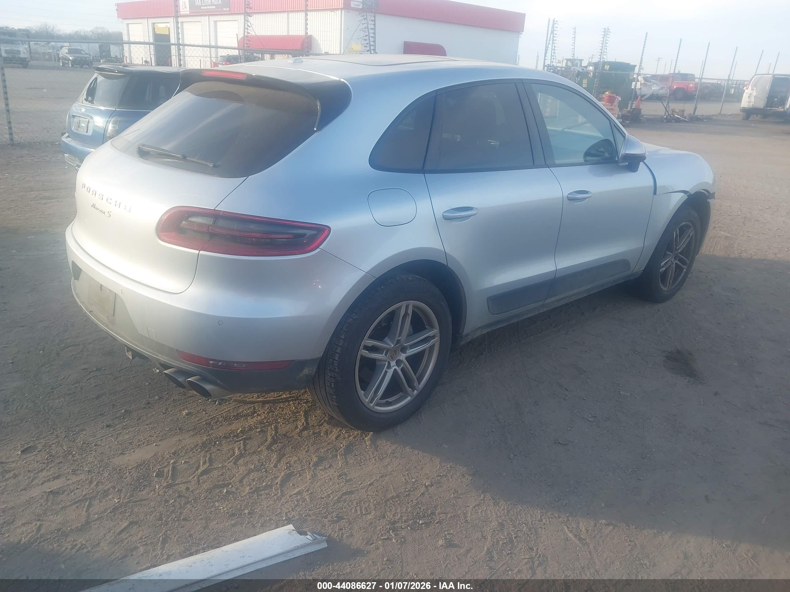 PORSCHE MACAN image 4