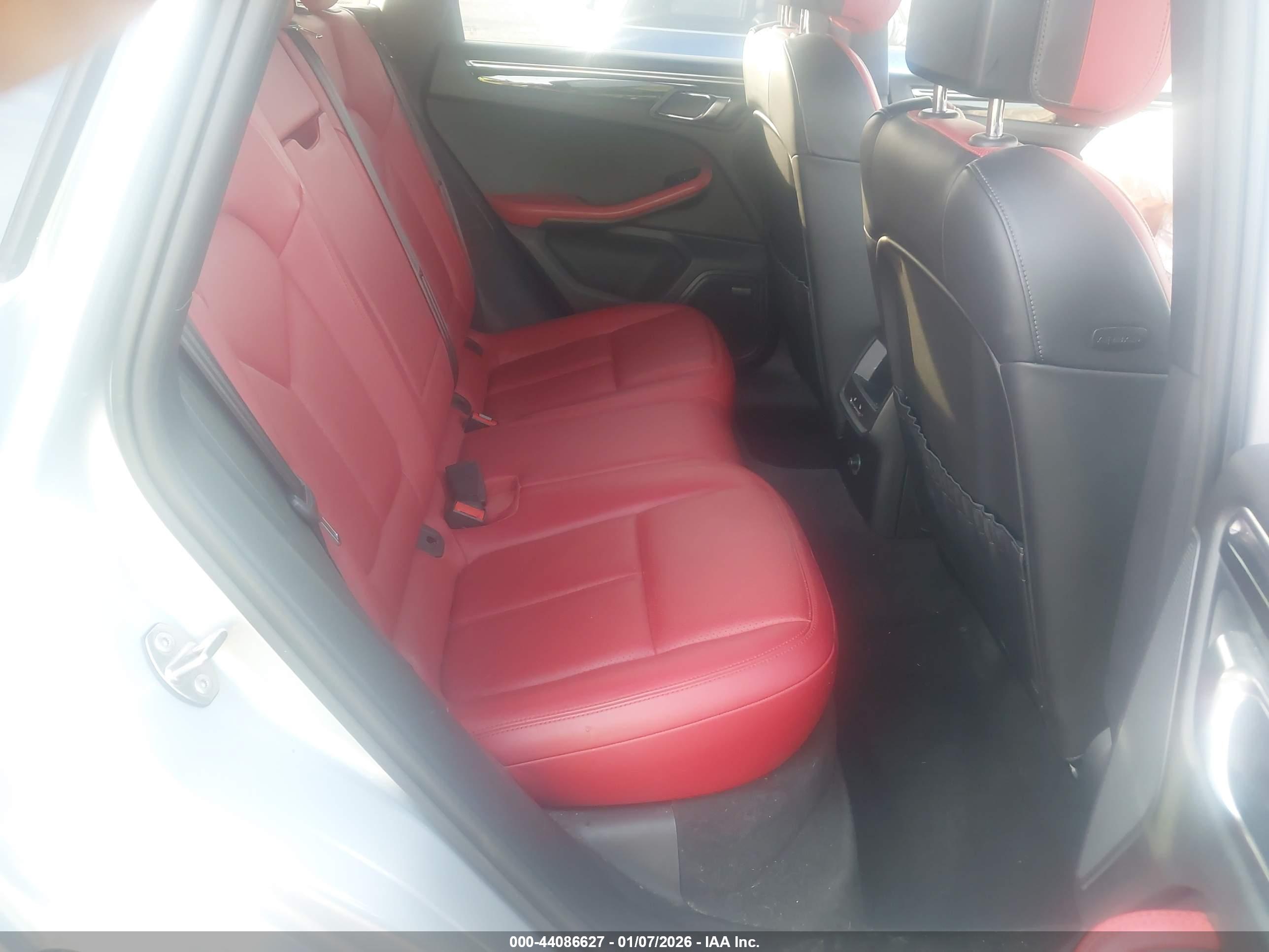 PORSCHE MACAN image 8