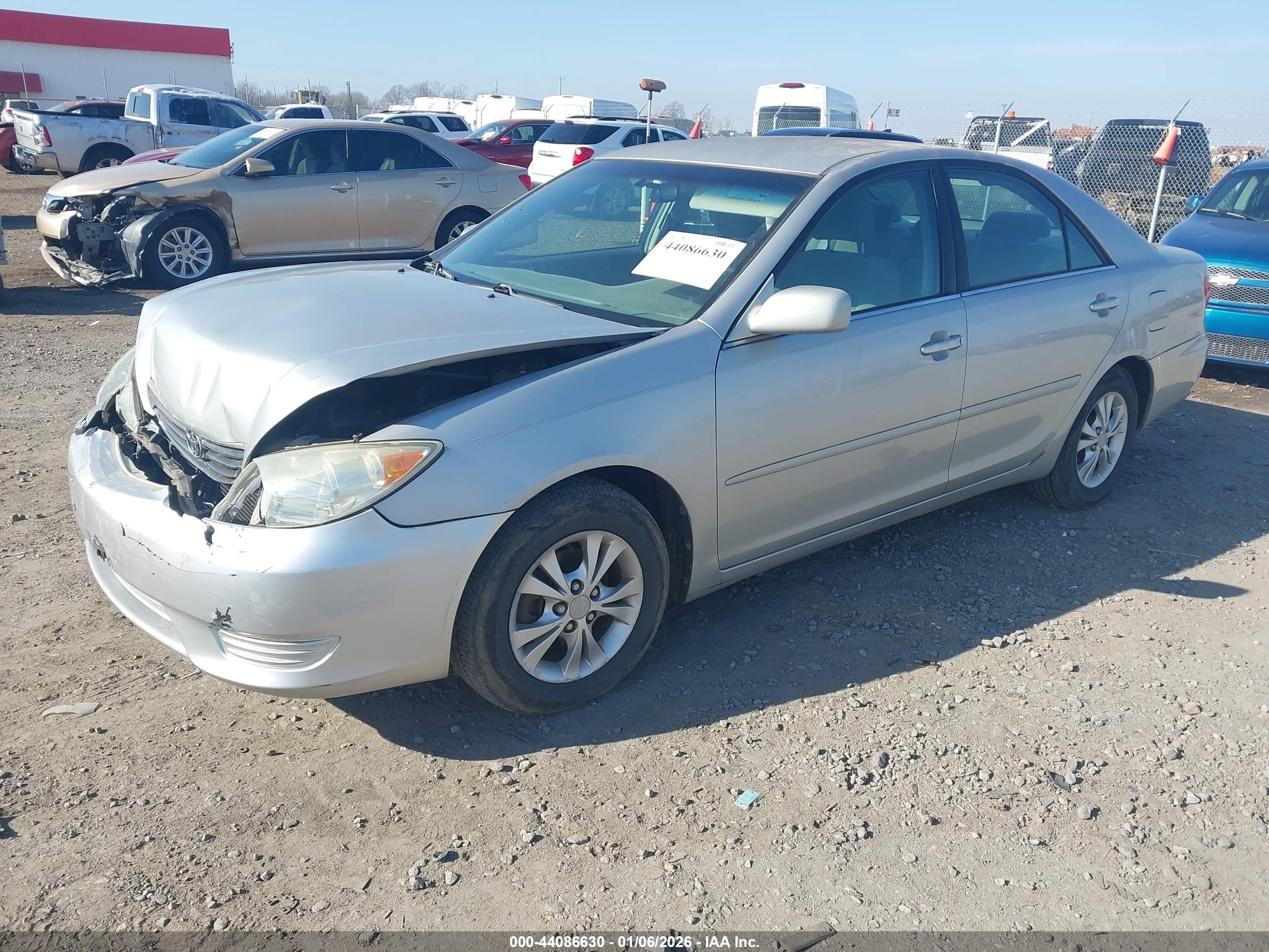 TOYOTA CAMRY image 2