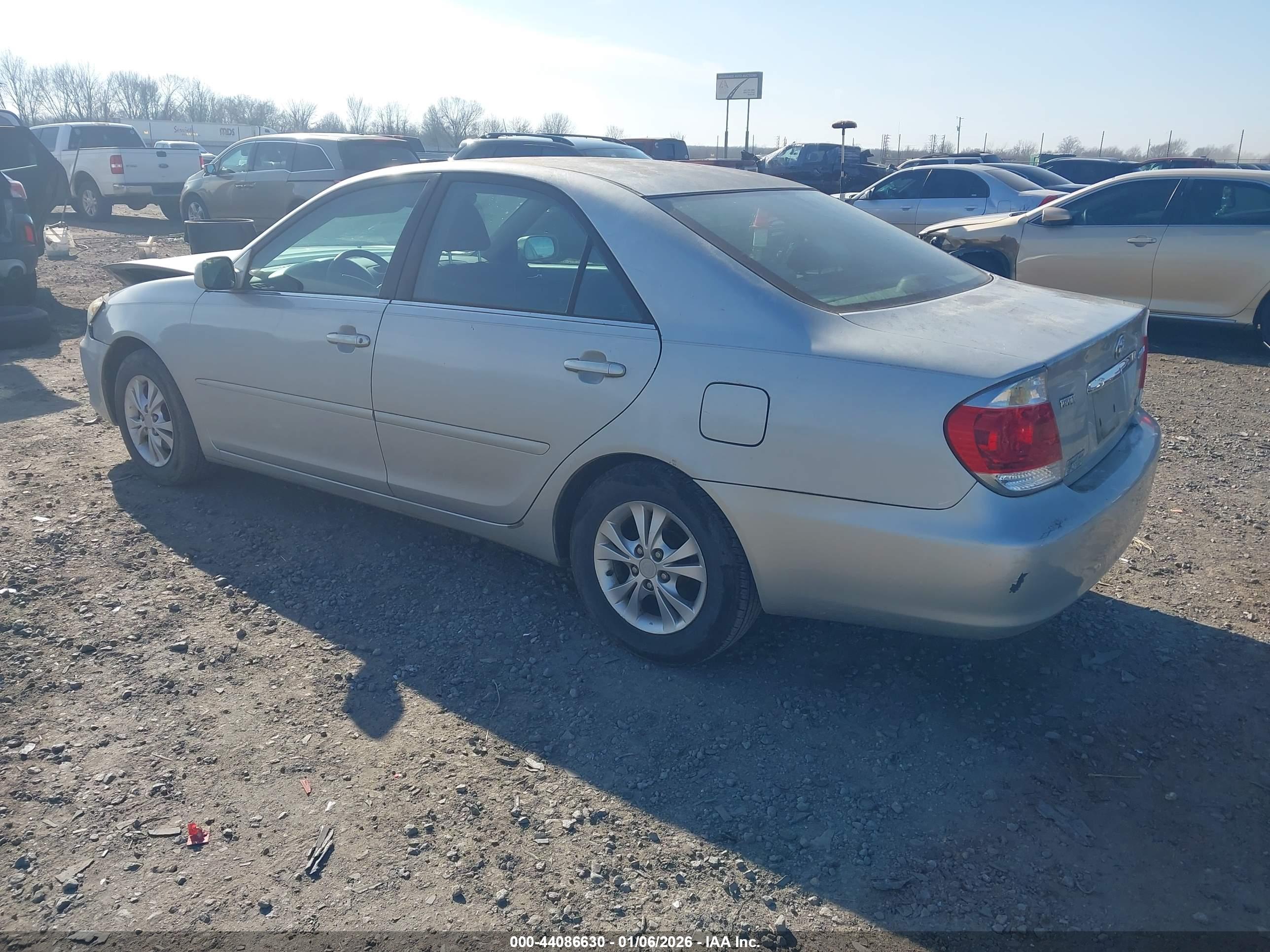 TOYOTA CAMRY image 3