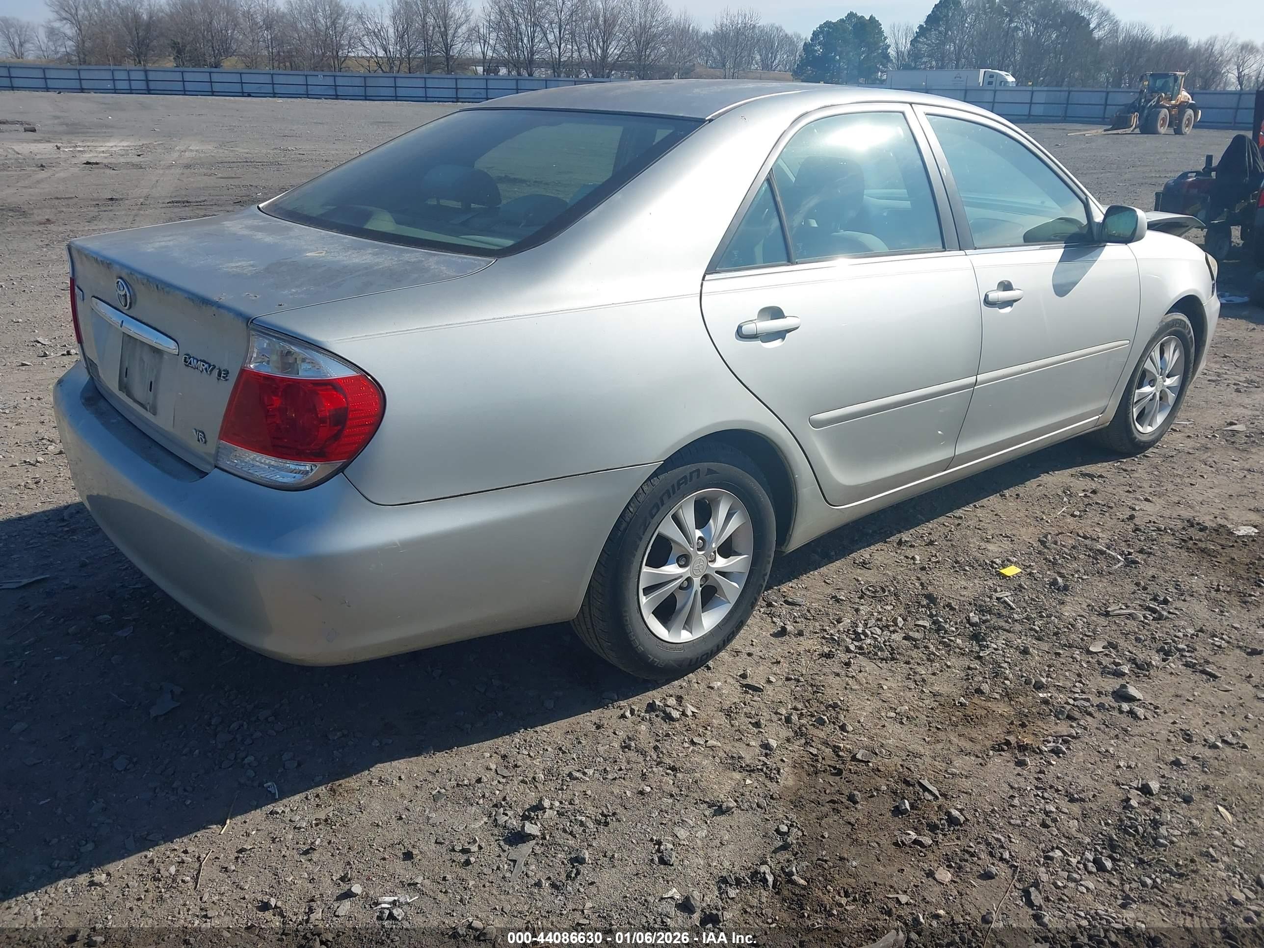 TOYOTA CAMRY image 4